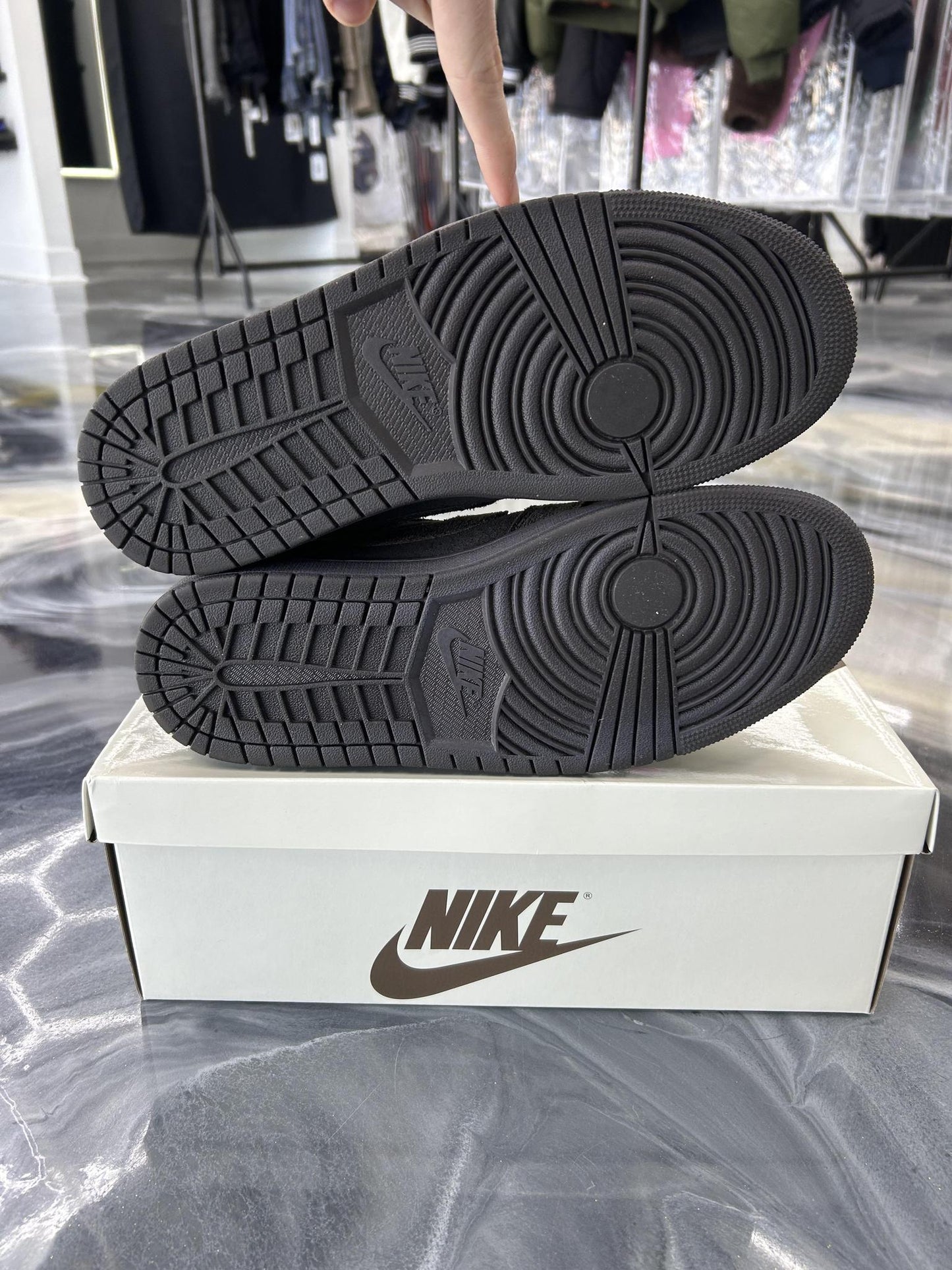 Jordan 1 Travis Scott "Velvet" Used Size 10.5