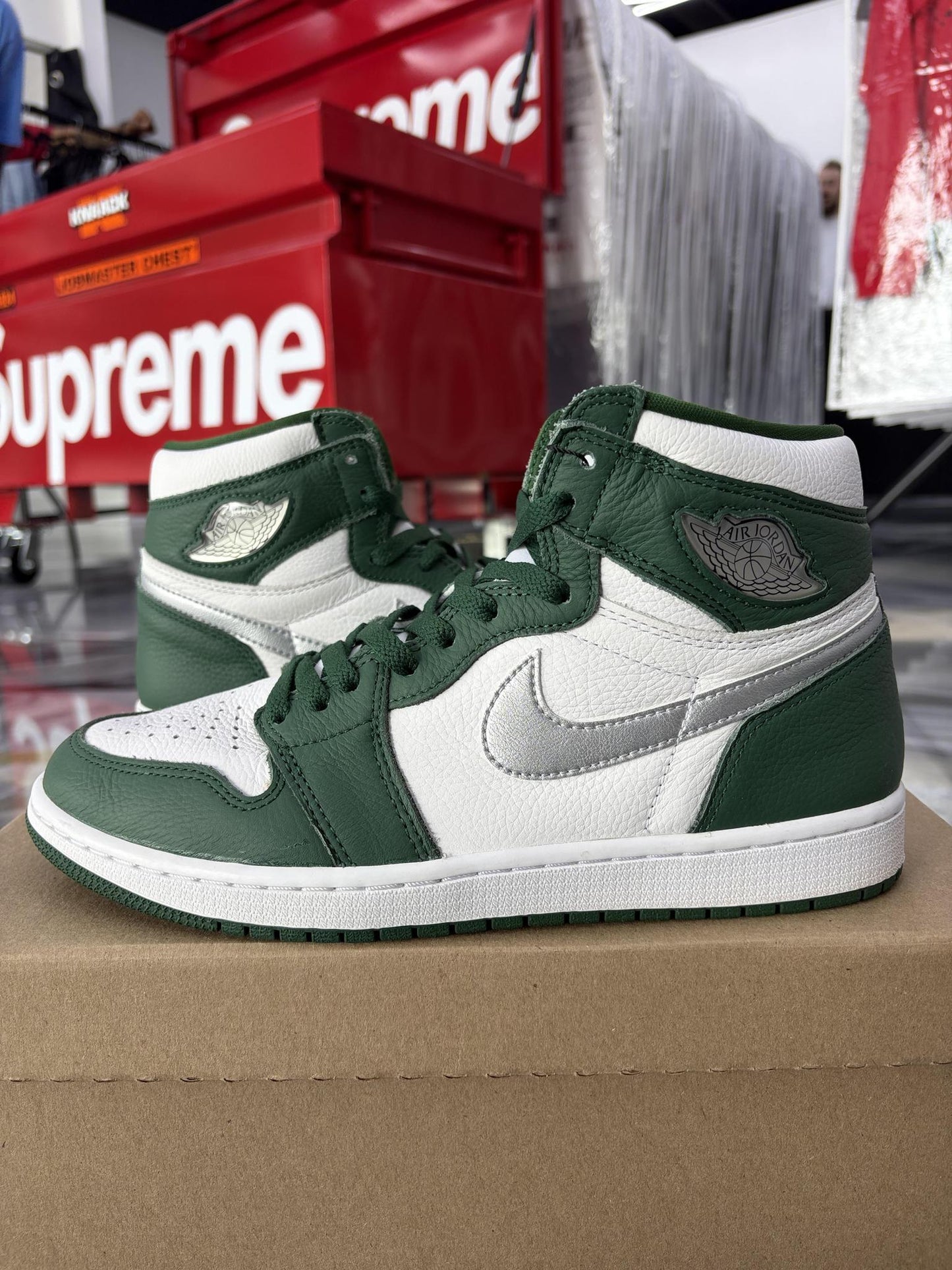 Jordan 1 Retro High OG "Gorge Green" Size 9.5