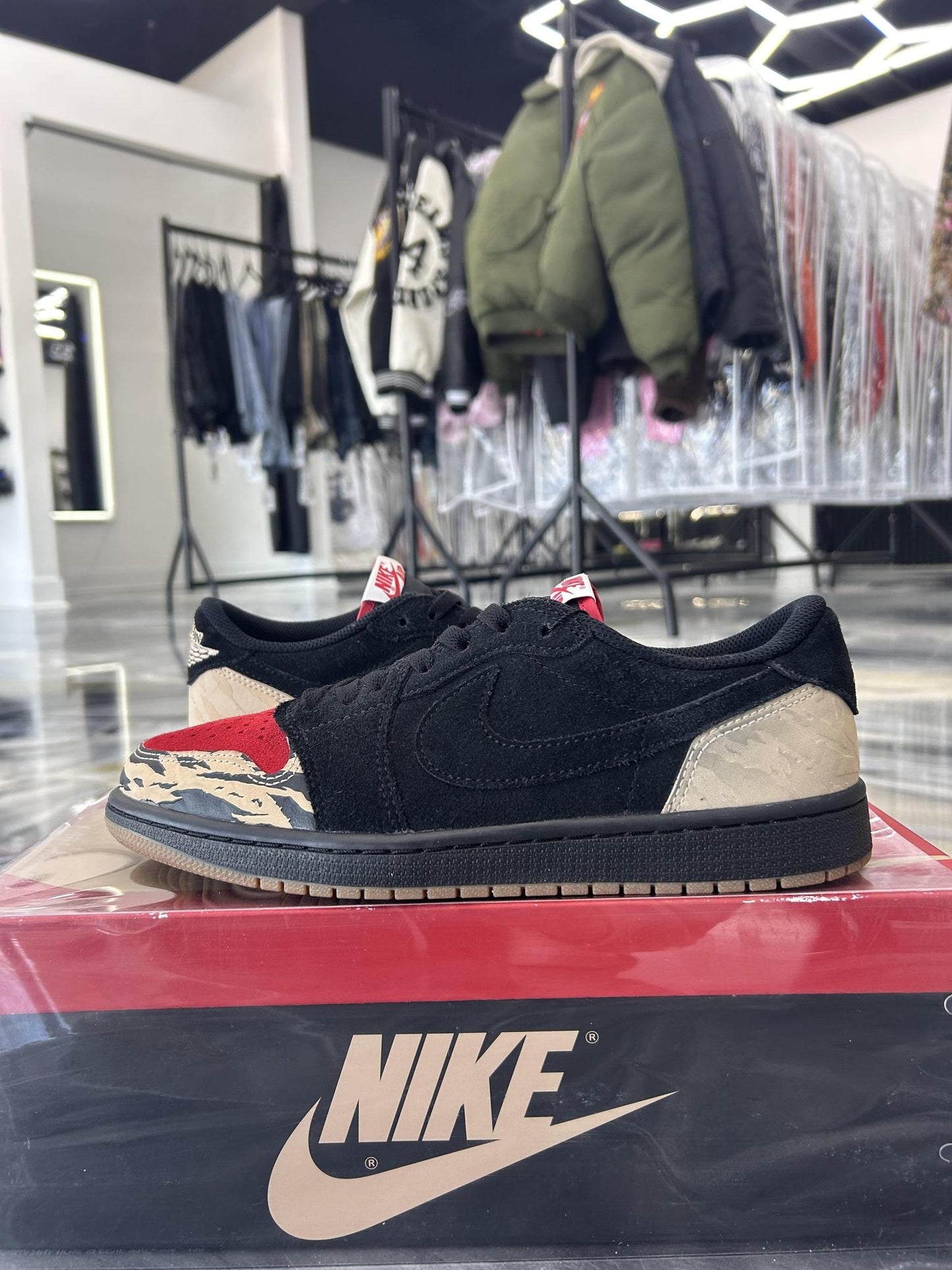 Jordan 1 Low "Solefly" Used Size 9