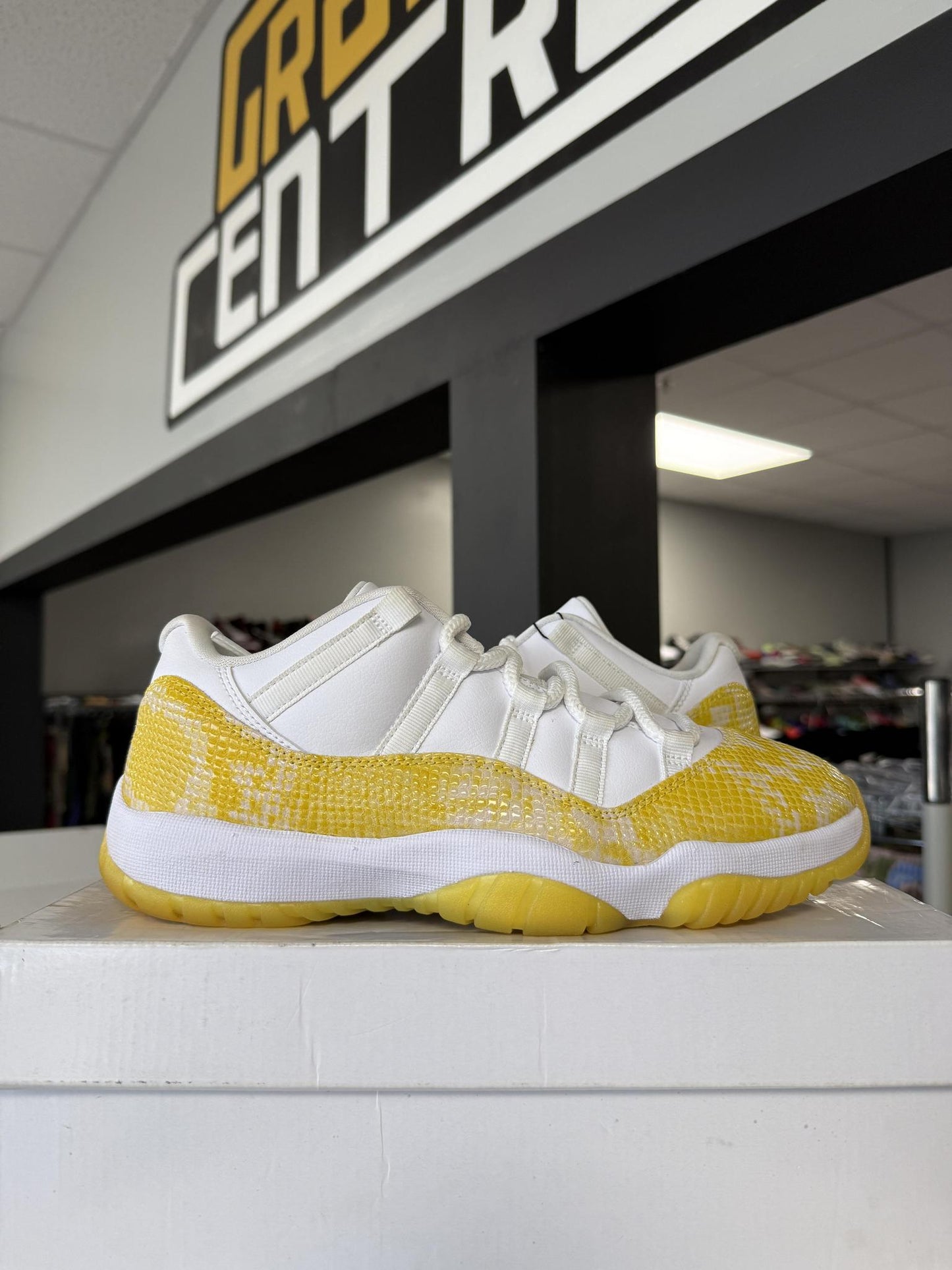 Jordan 11 Low "Yellow Snakeskin" Used Size 8