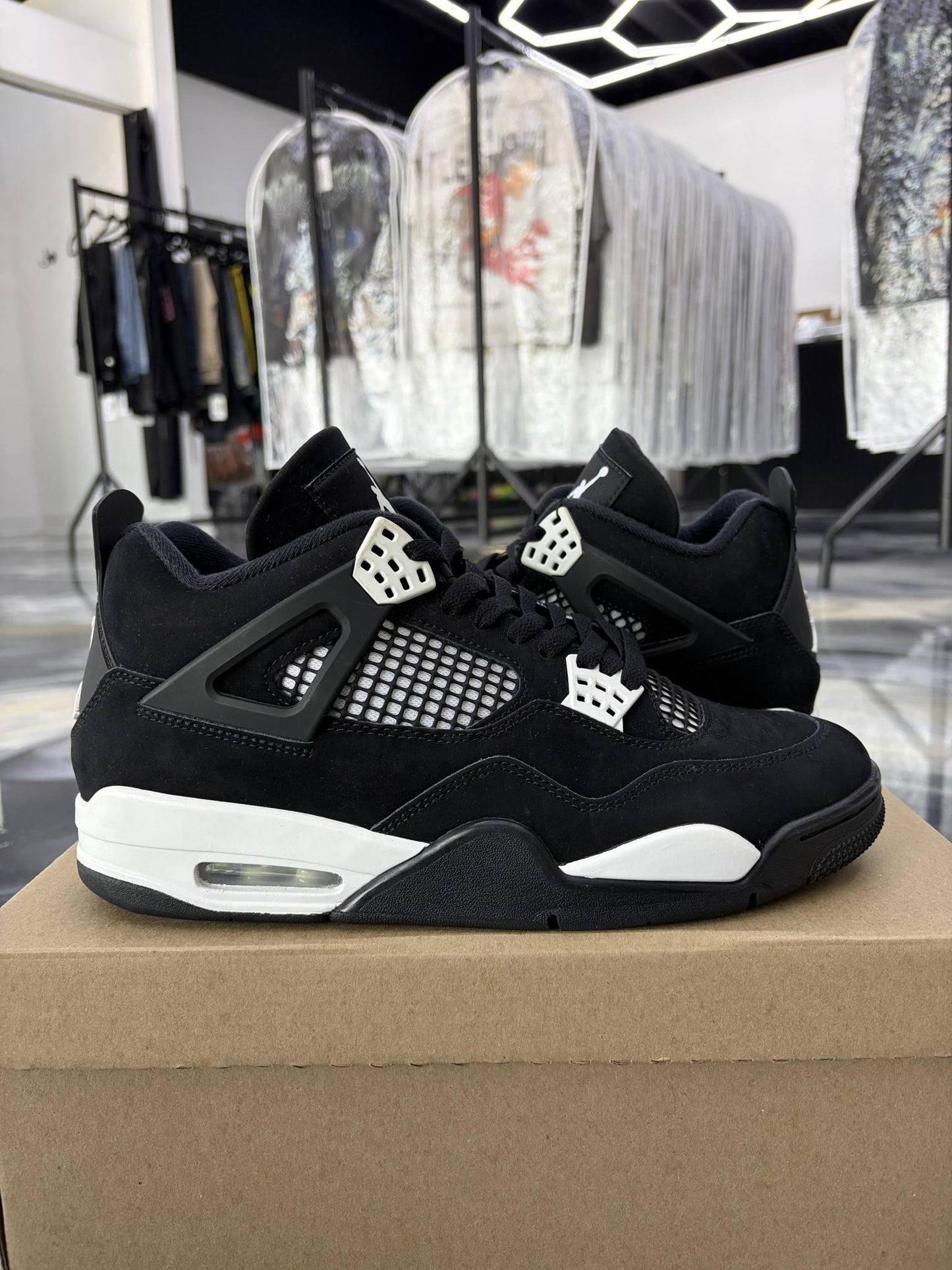 Jordan 4 "White Thunder" Used Size 10