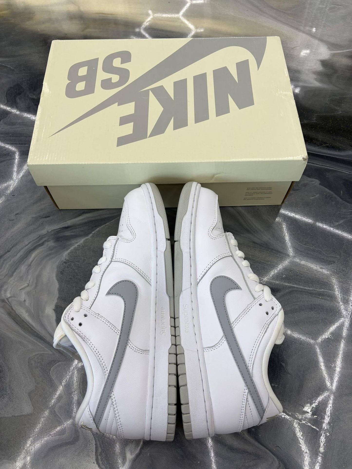 Nike SB Dunk Low Supreme "White" Used Size 9.5