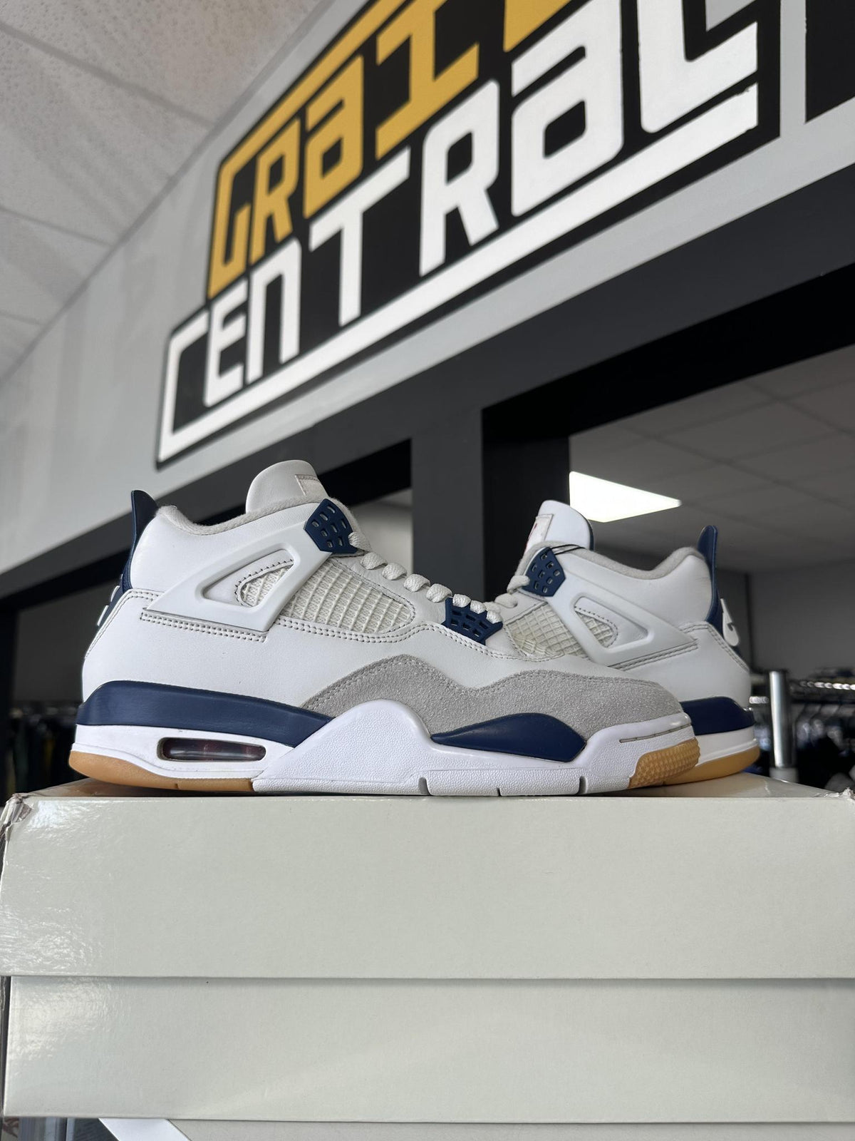 Jordan 4 SB Navy Used