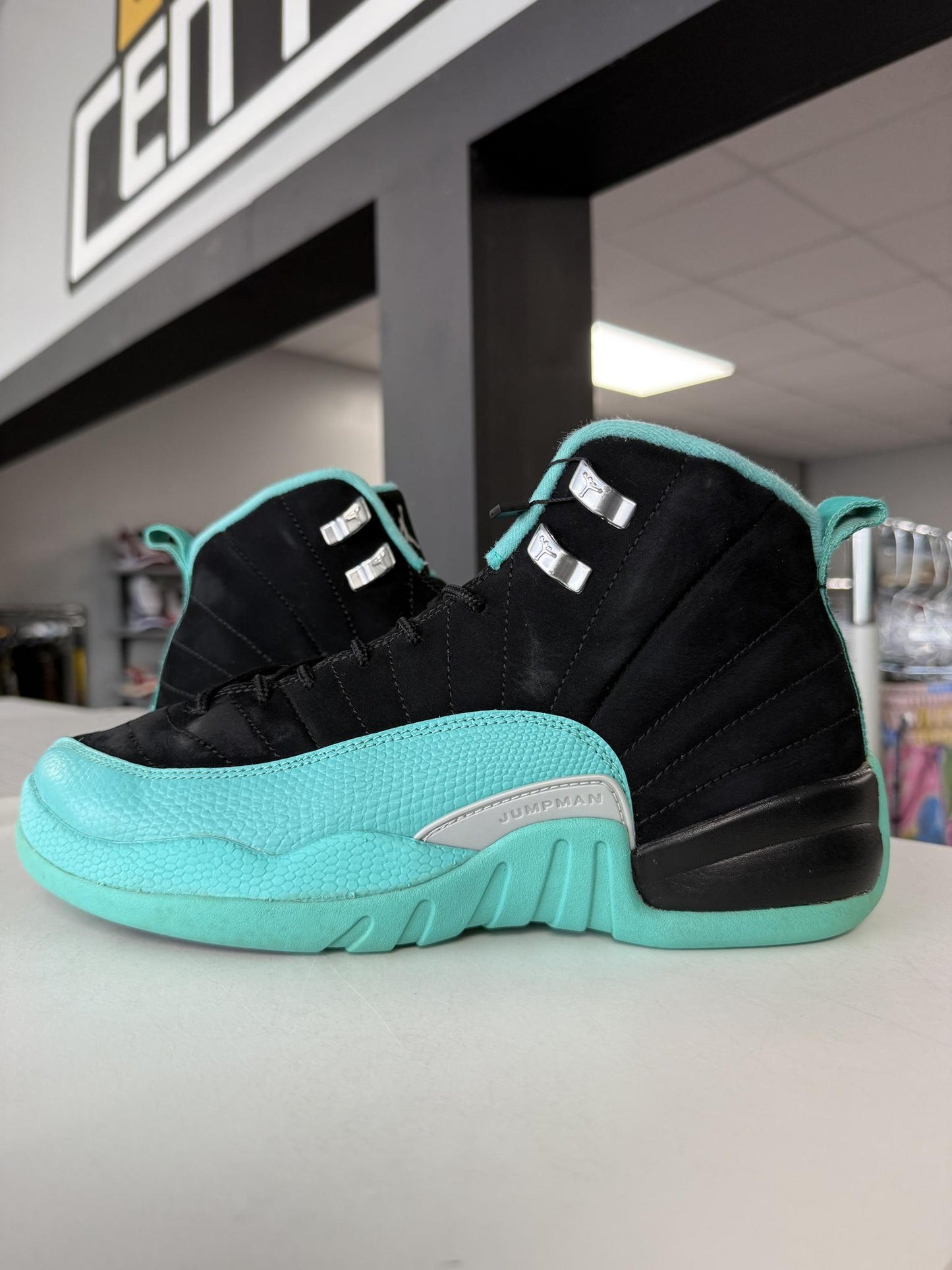 Jordan 12 "Hyper Jade" Used Size 8
