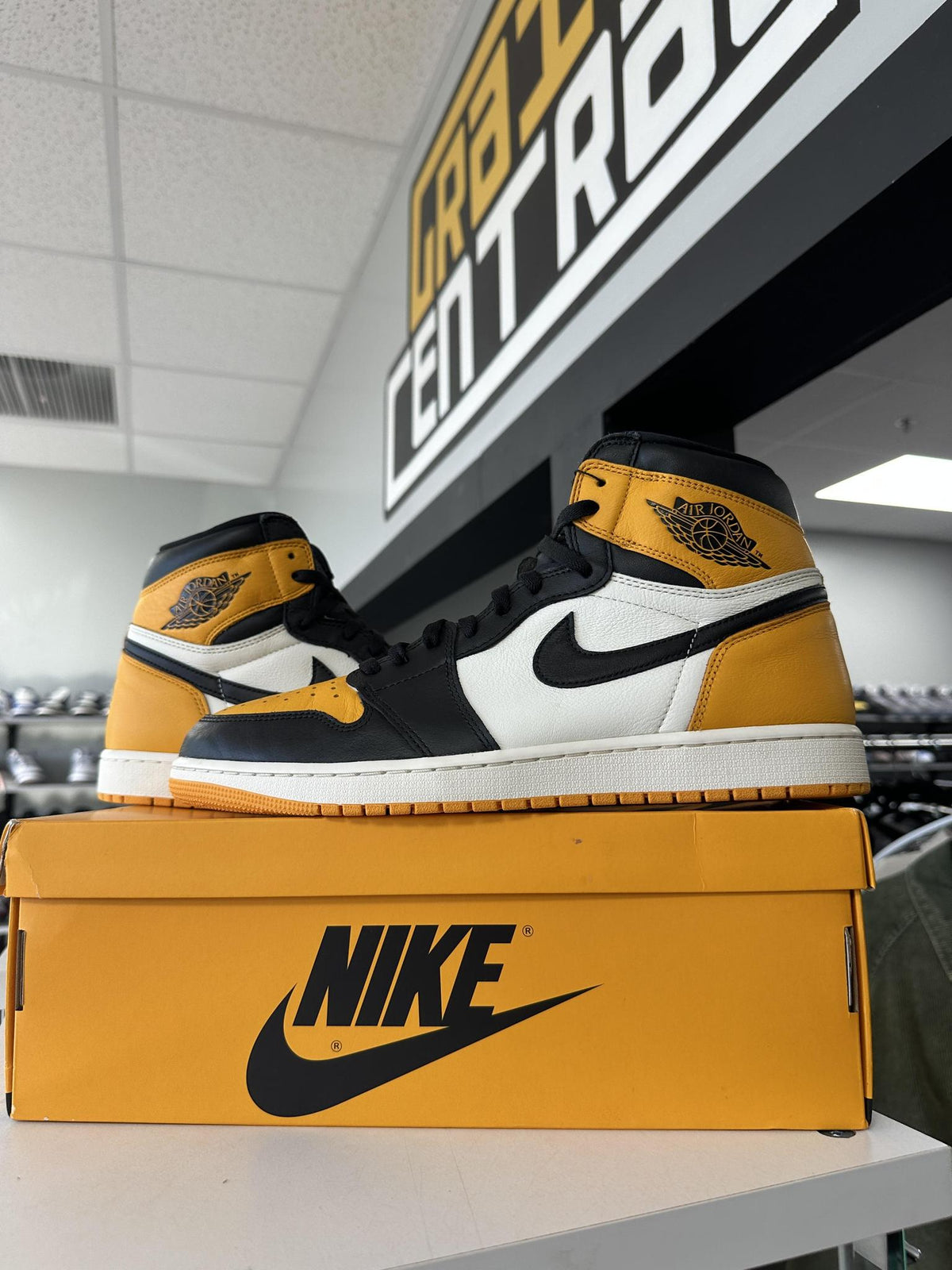 Jordan 1 "Yellow Toe" Used Size 14