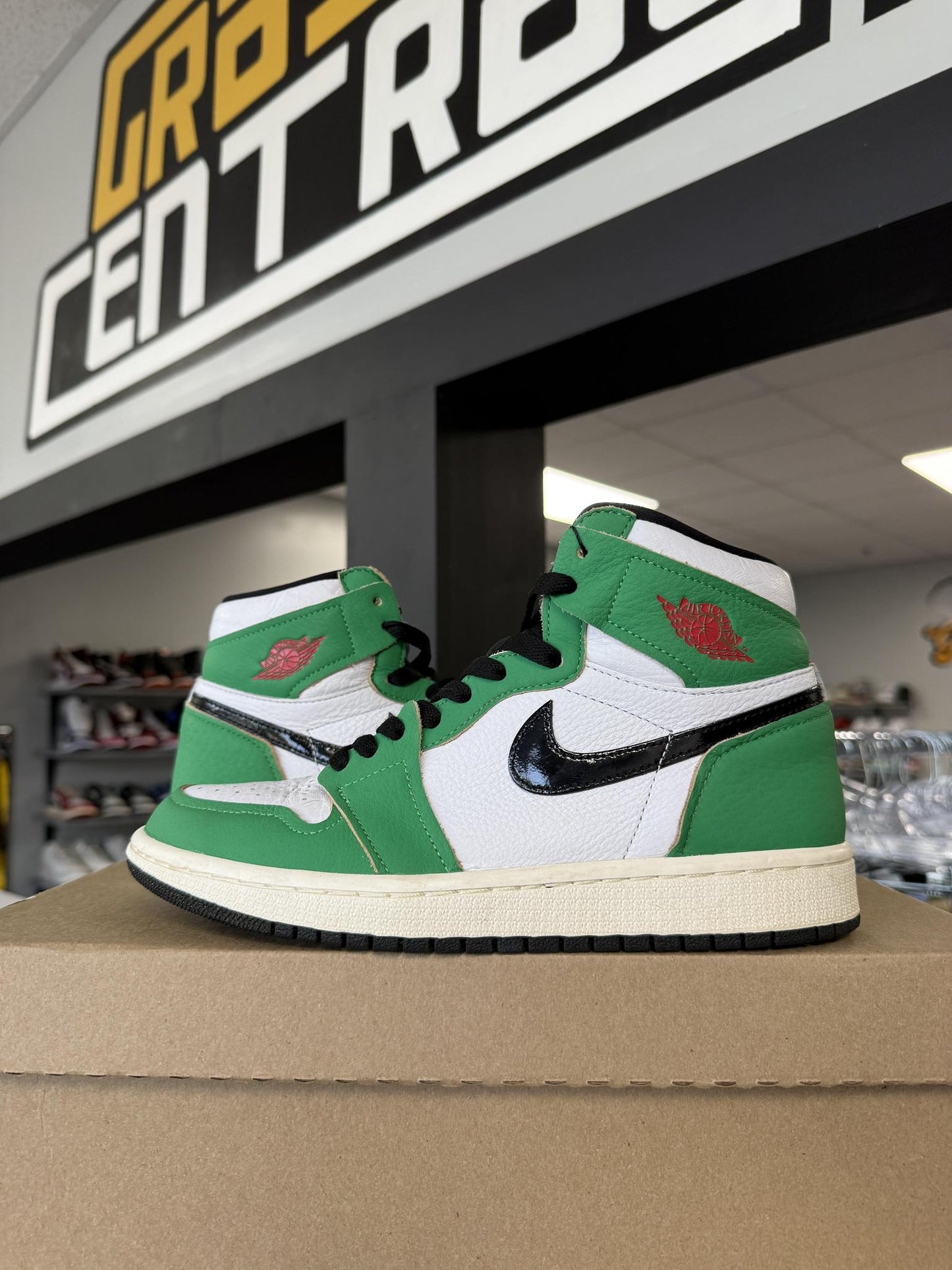 Jordan 1 "Lucky Green" Used Size 6.5Y/8W
