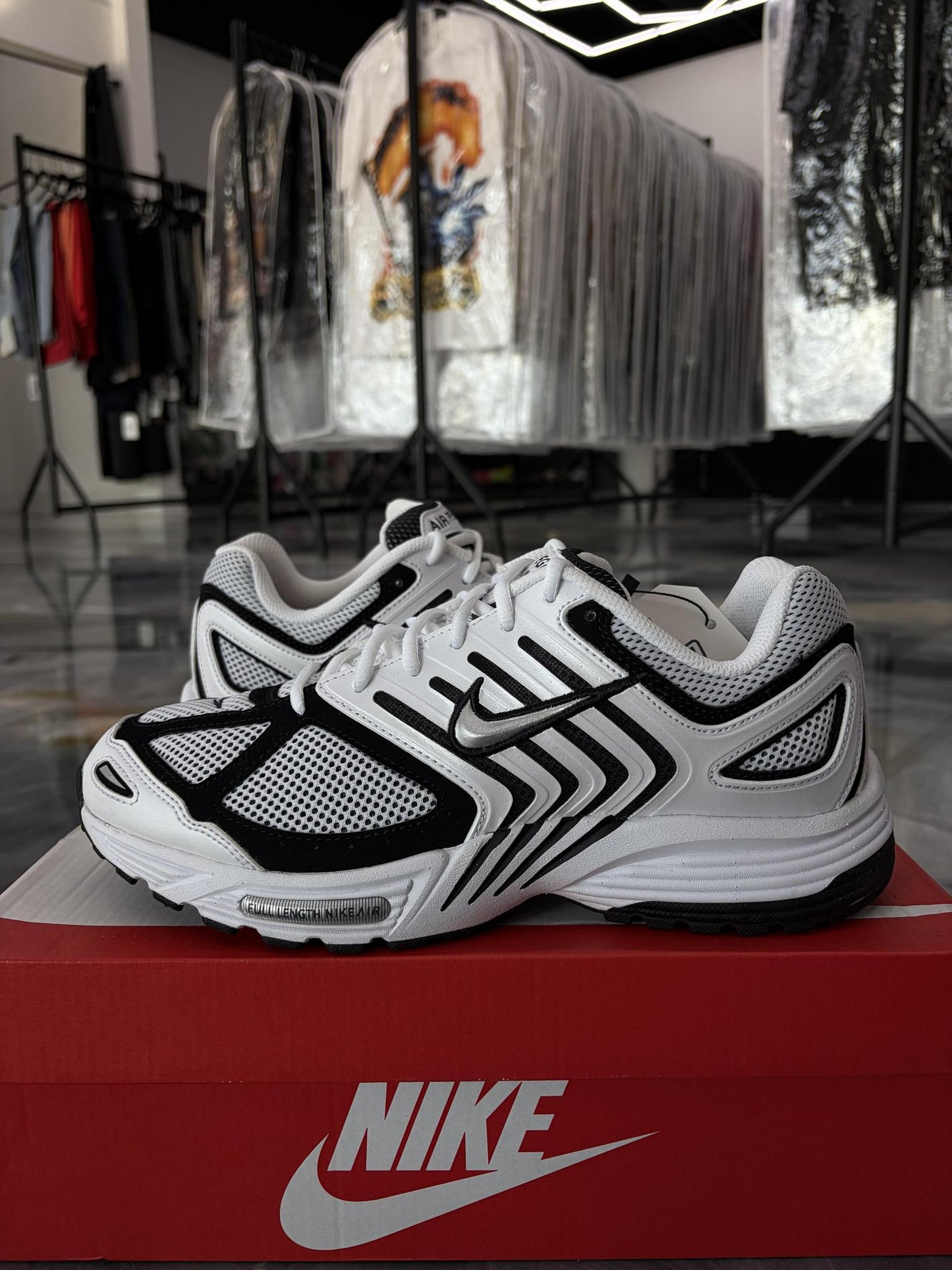 Nike Air Pegasus 2005 "White Black" Used Size 9.5