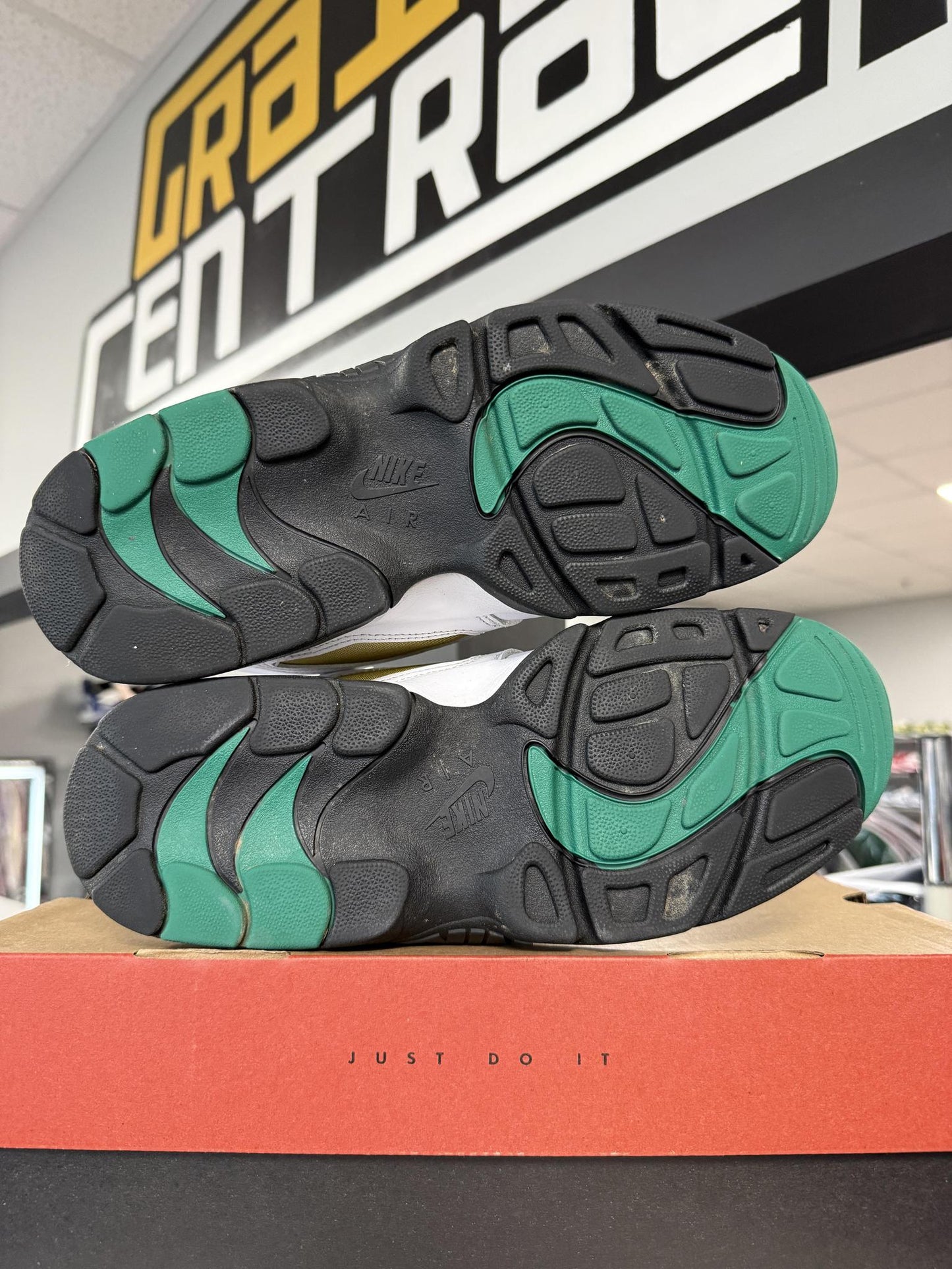 Nike Diamond Turf "Emerald" Used Size 10