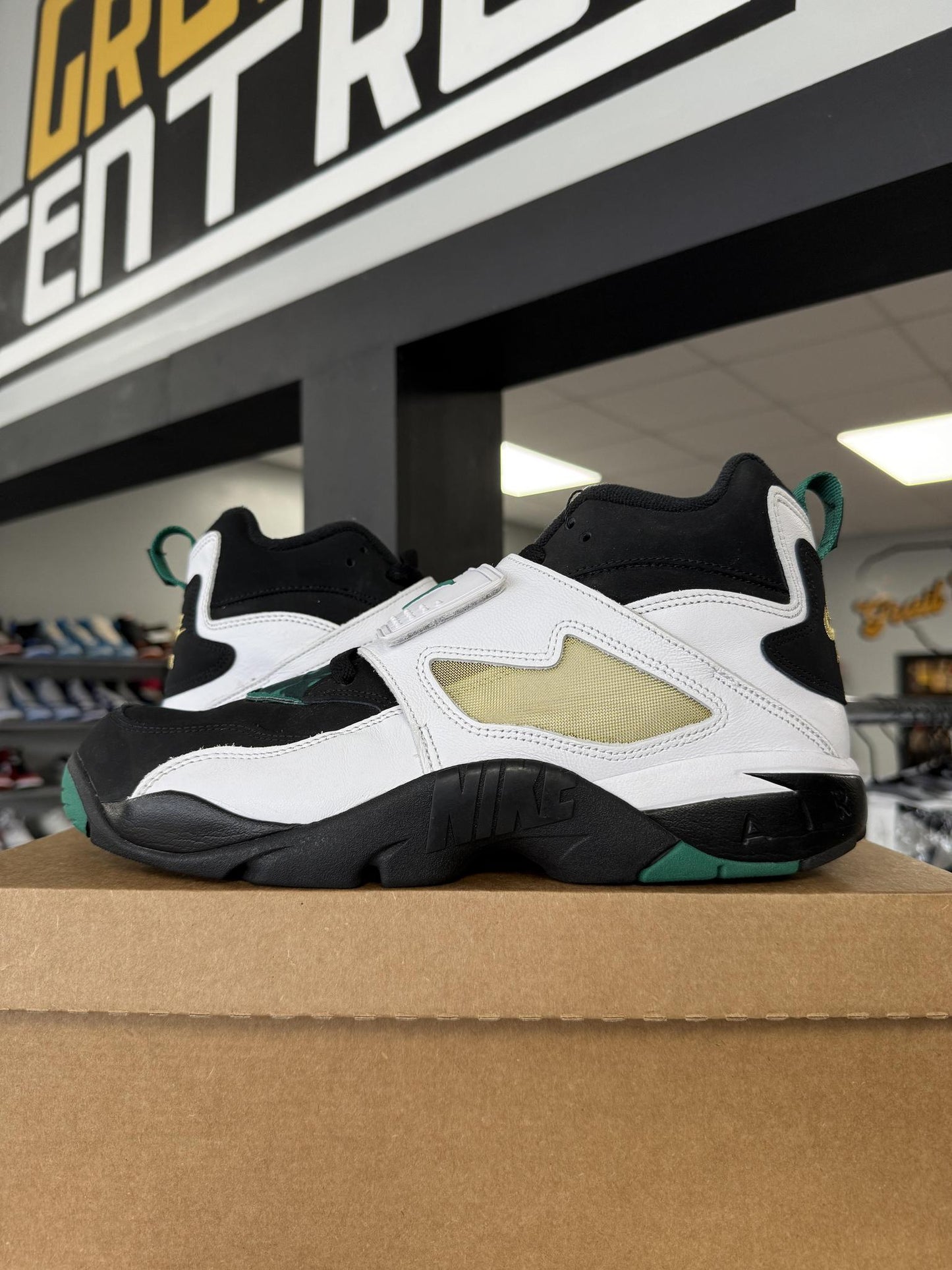 Nike Diamond Turf "Emerald" Used Size 11