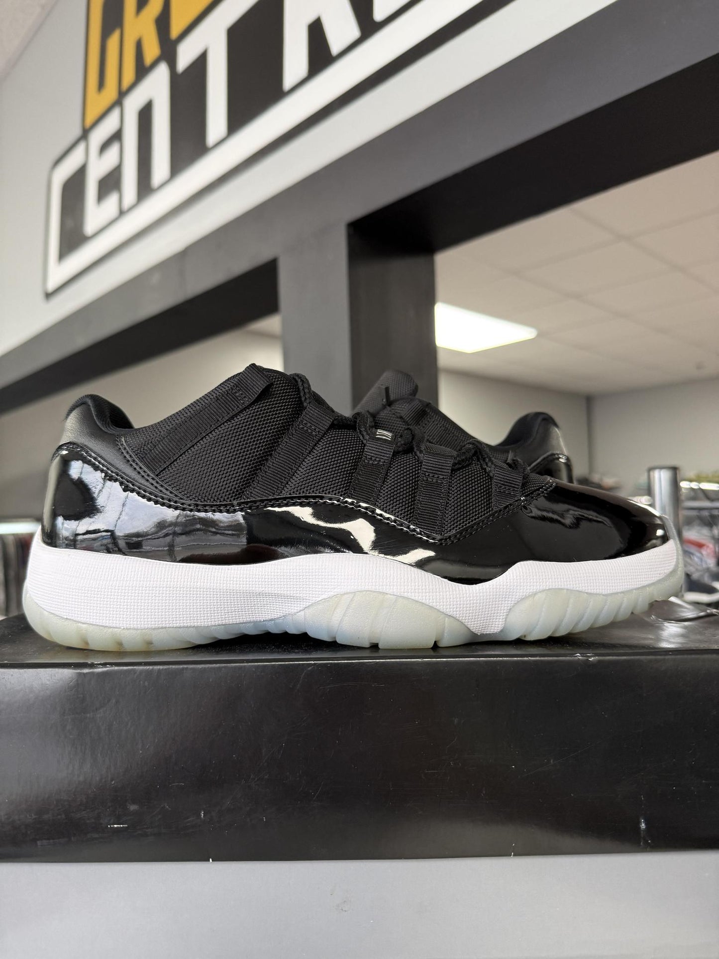 Jordan 11 Low "Space Jam" Used Size 8.5