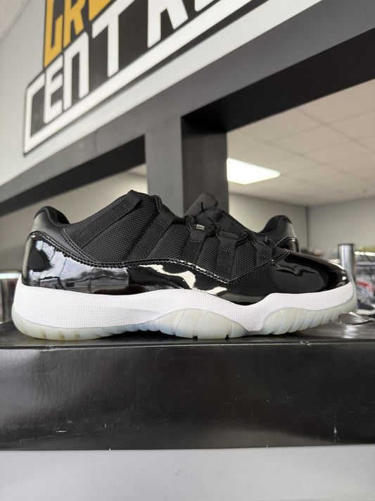 Jordan 11 Low "Space Jam" Used Size 8.5