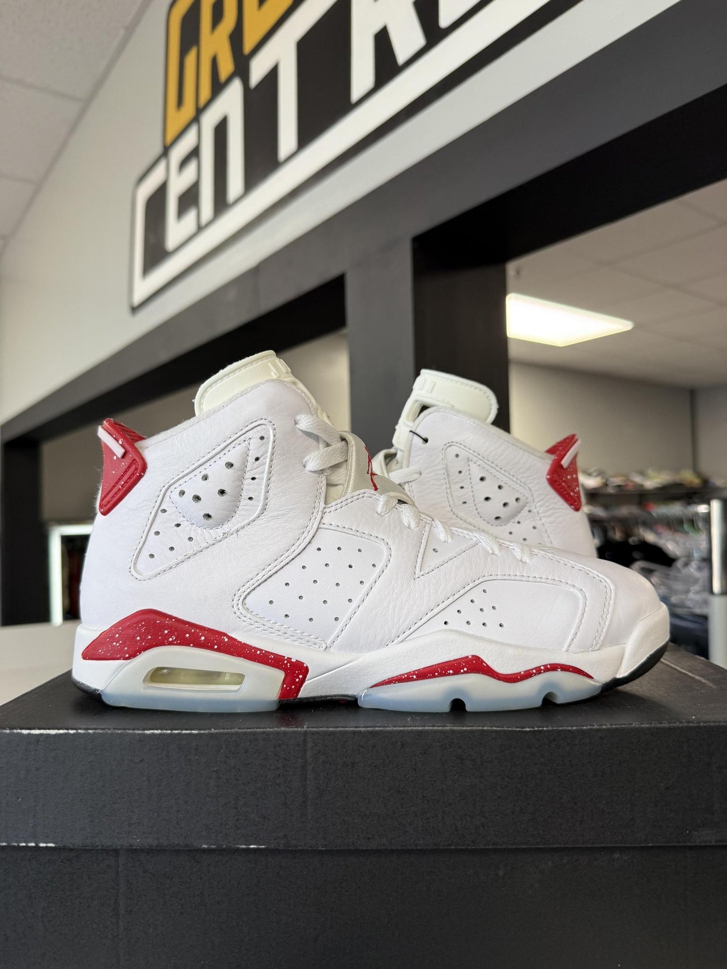 Jordan 6 "Red Oreo" Used Size 6Y/7.5W