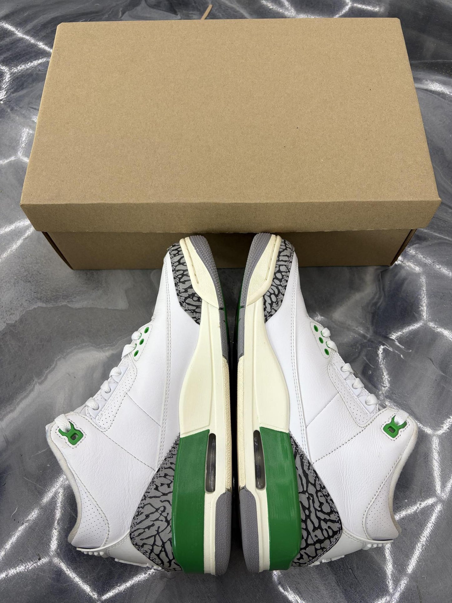 Jordan 3 "Lucky Green" Used Size 7.5