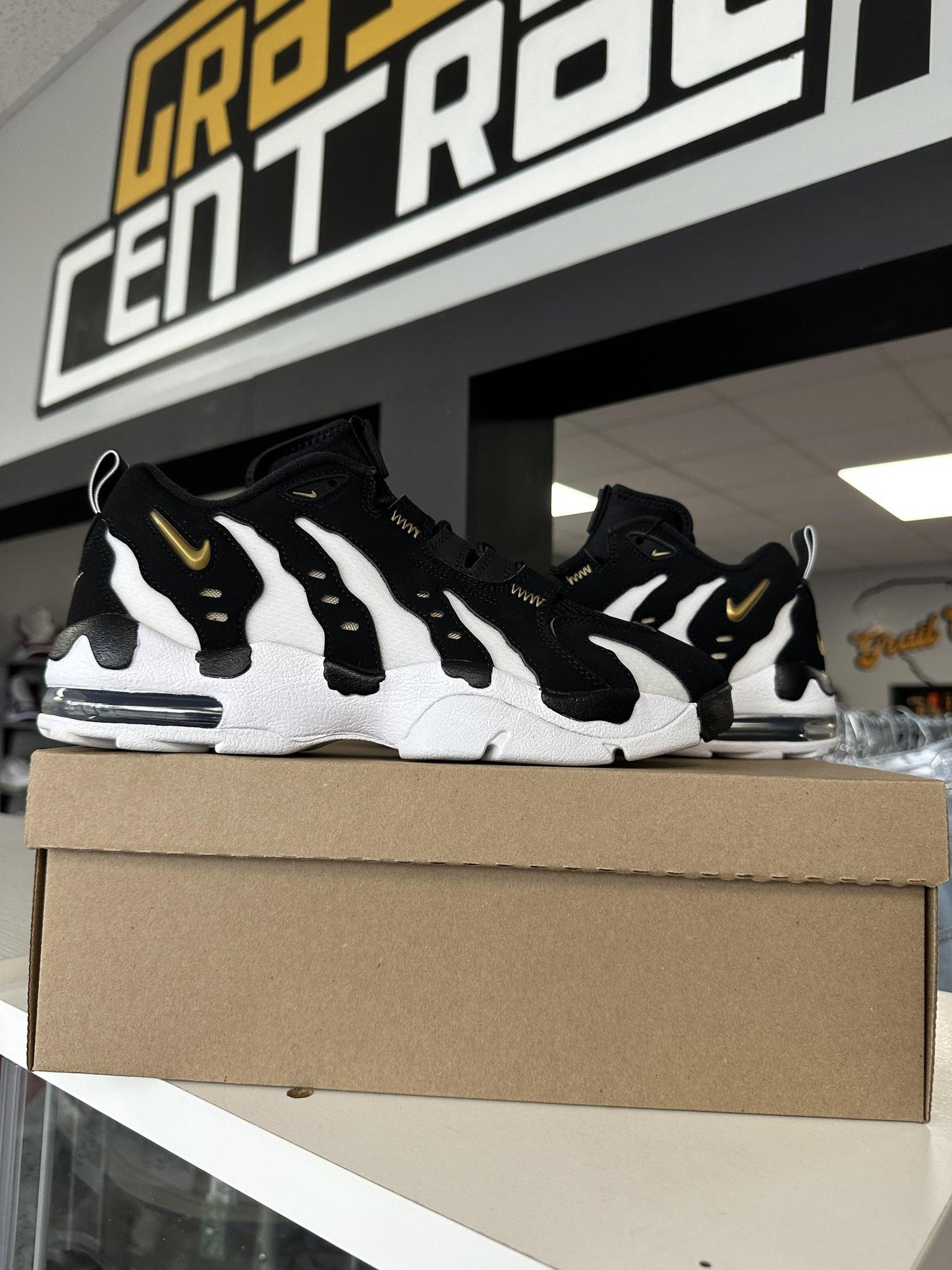 Nike DT Max Low "White Black"