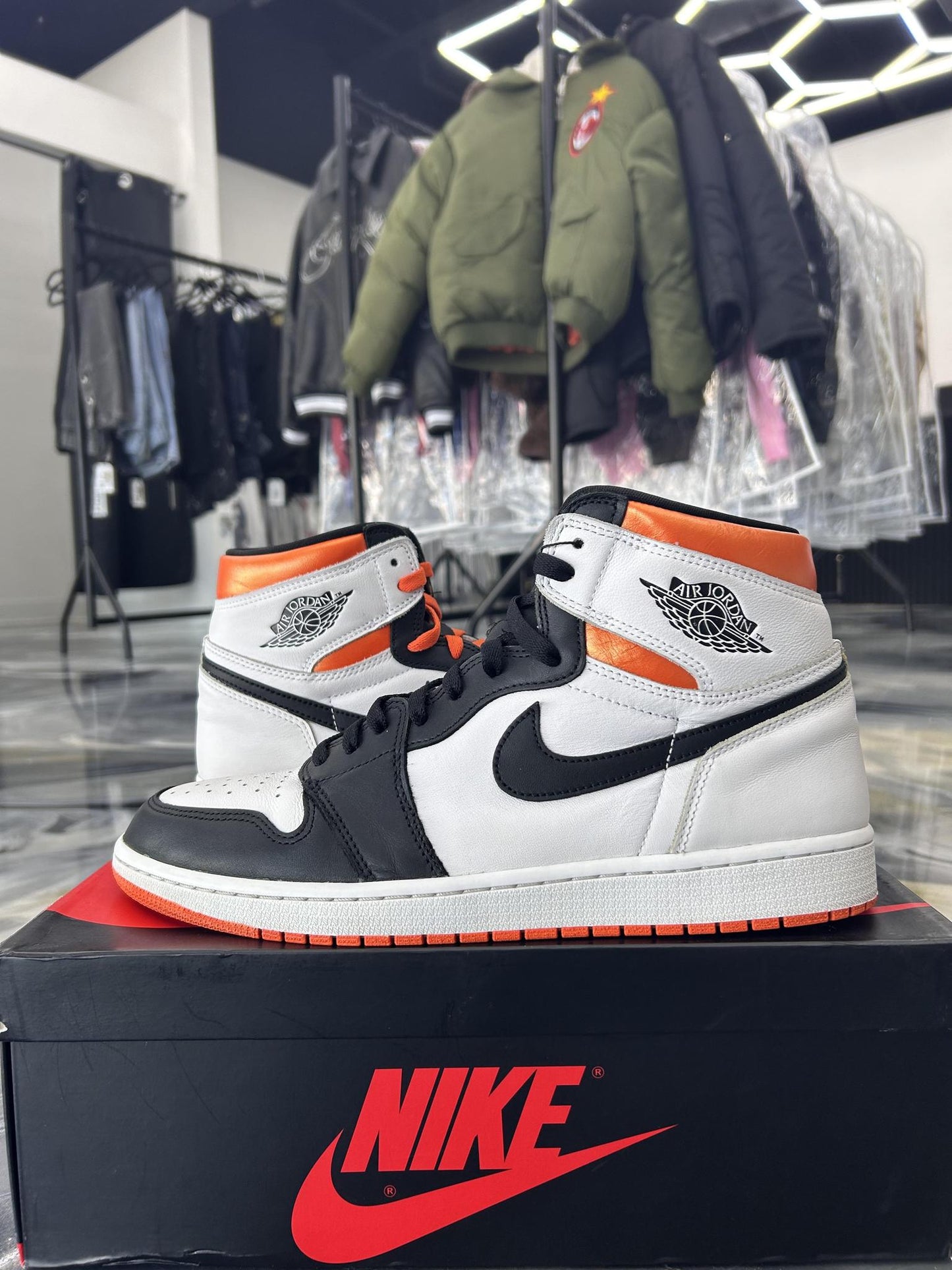Jordan 1 "Electro Orange" Used Size 12