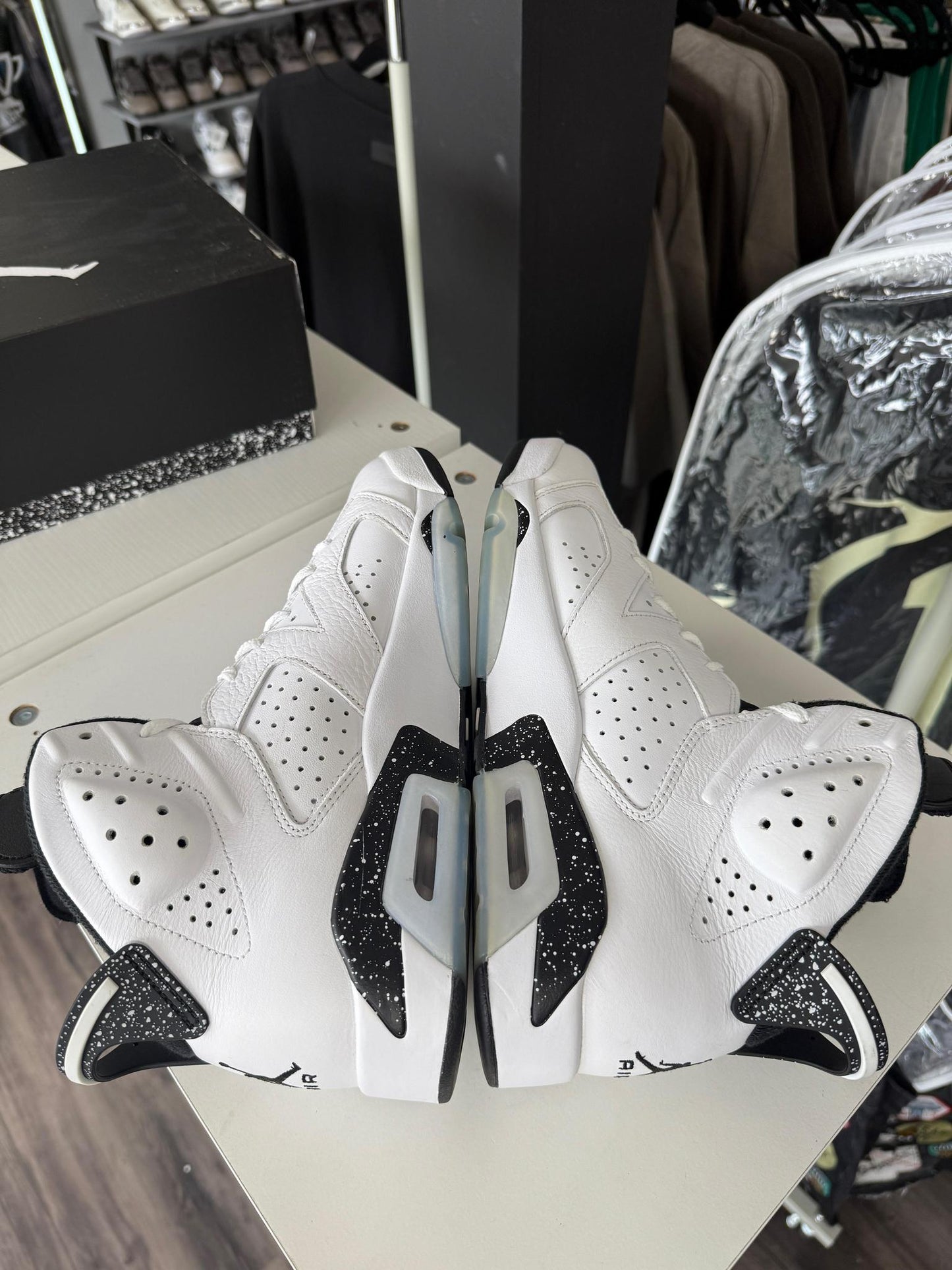 Jordan 6 "White Oreo" Used Size 10.5
