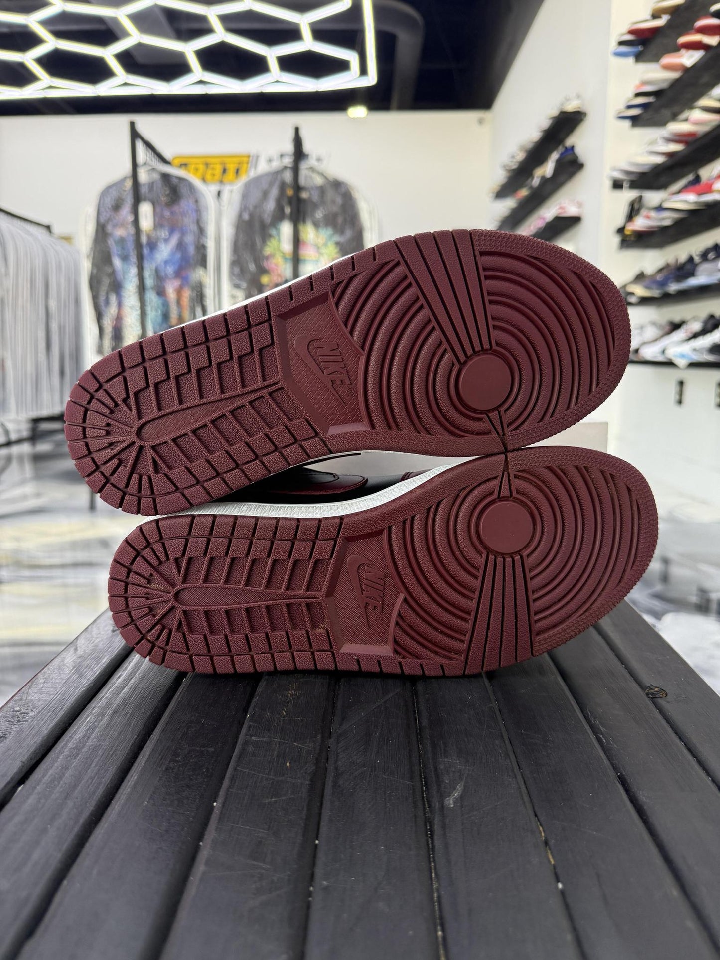 Jordan 1 Low "Dark Beetroot" Used Size 7.5