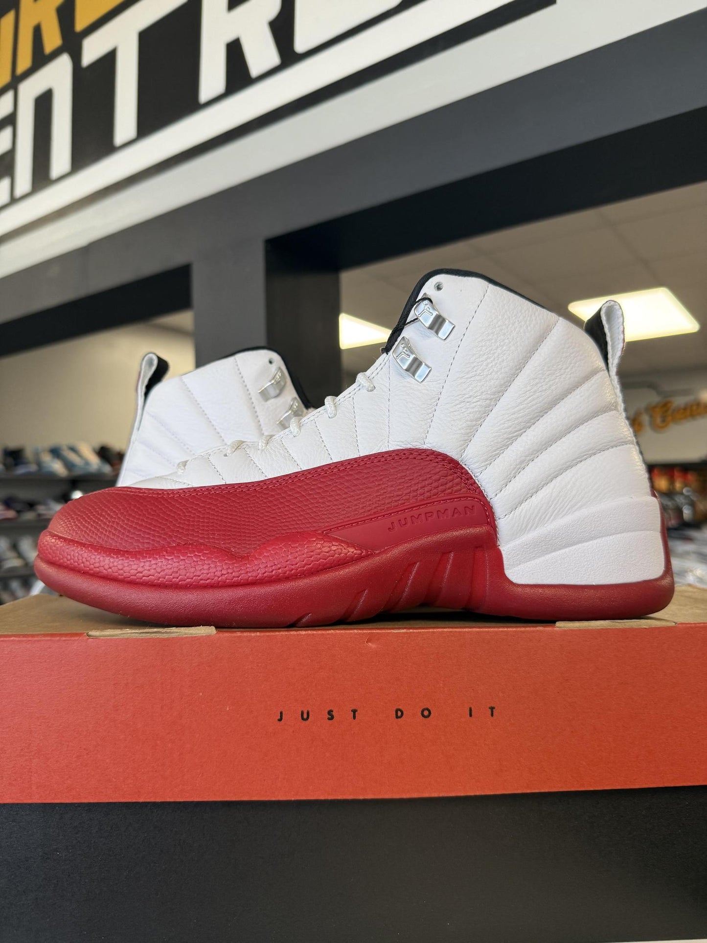 Jordan 12 "Cherry" used Size 9.5