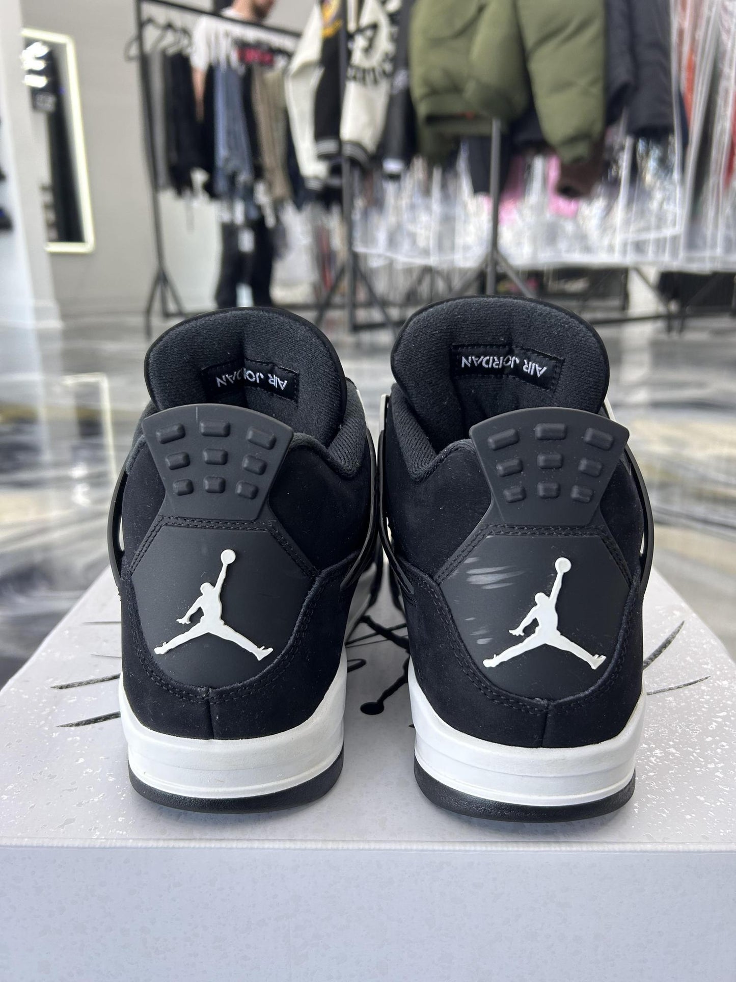Jorda 4 "White Thunder" Used Size 10