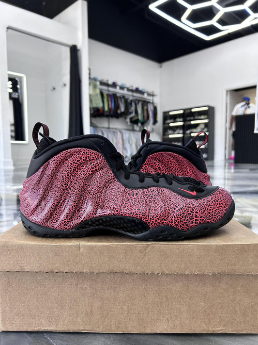 Nike Foamposite Cracked Lava Used Size 11.5