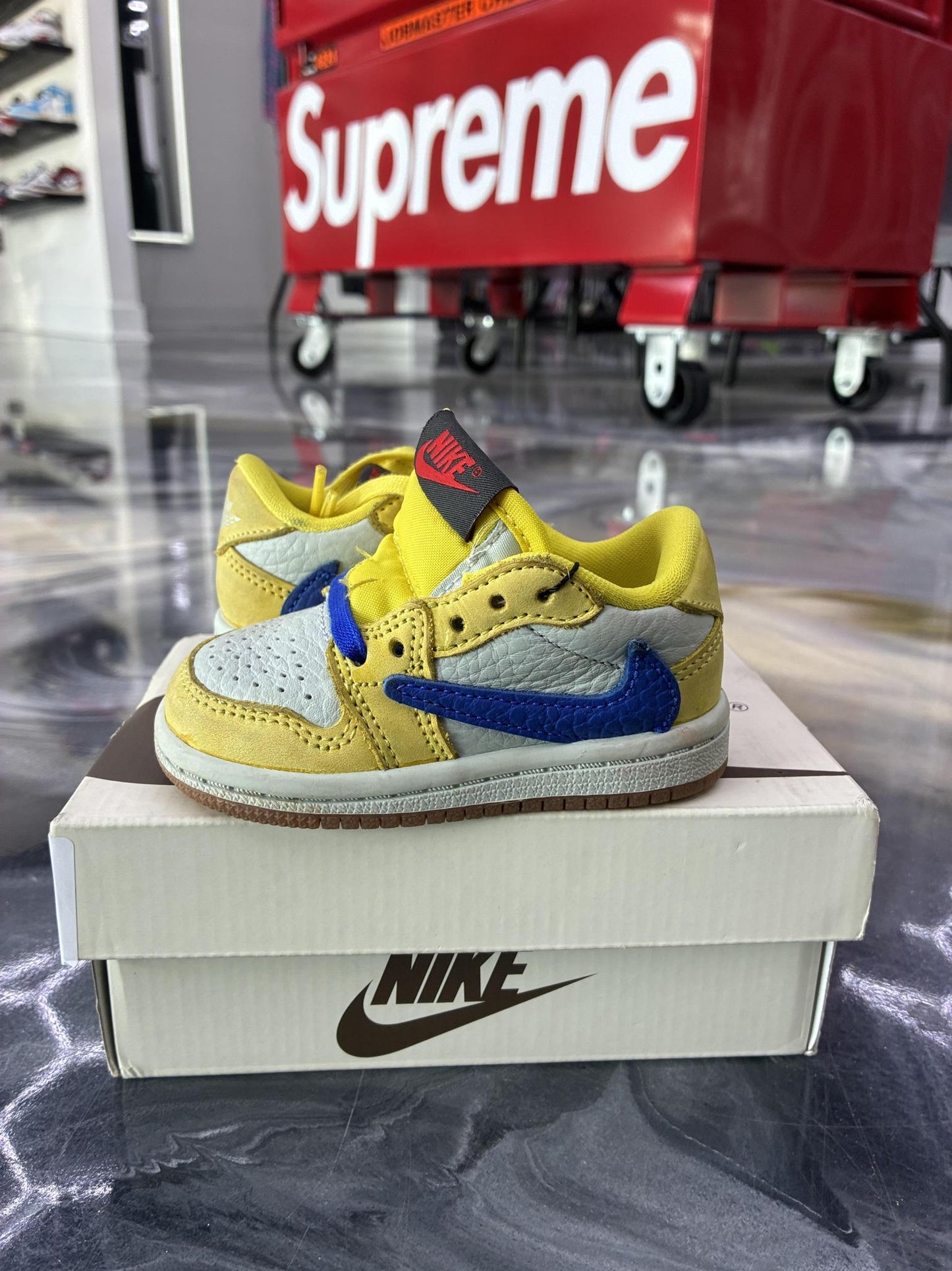 Jordan 1 Low Travis Scott Canary Used Size 4C