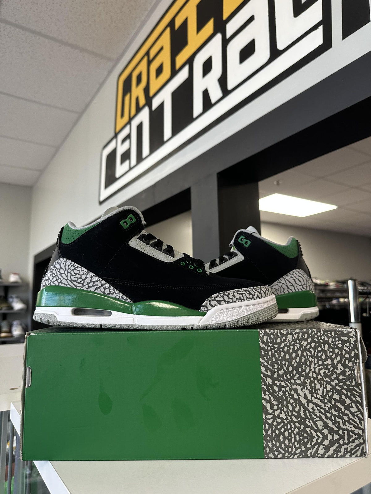 Jordan 3 "Pine Green" Size 8 Used