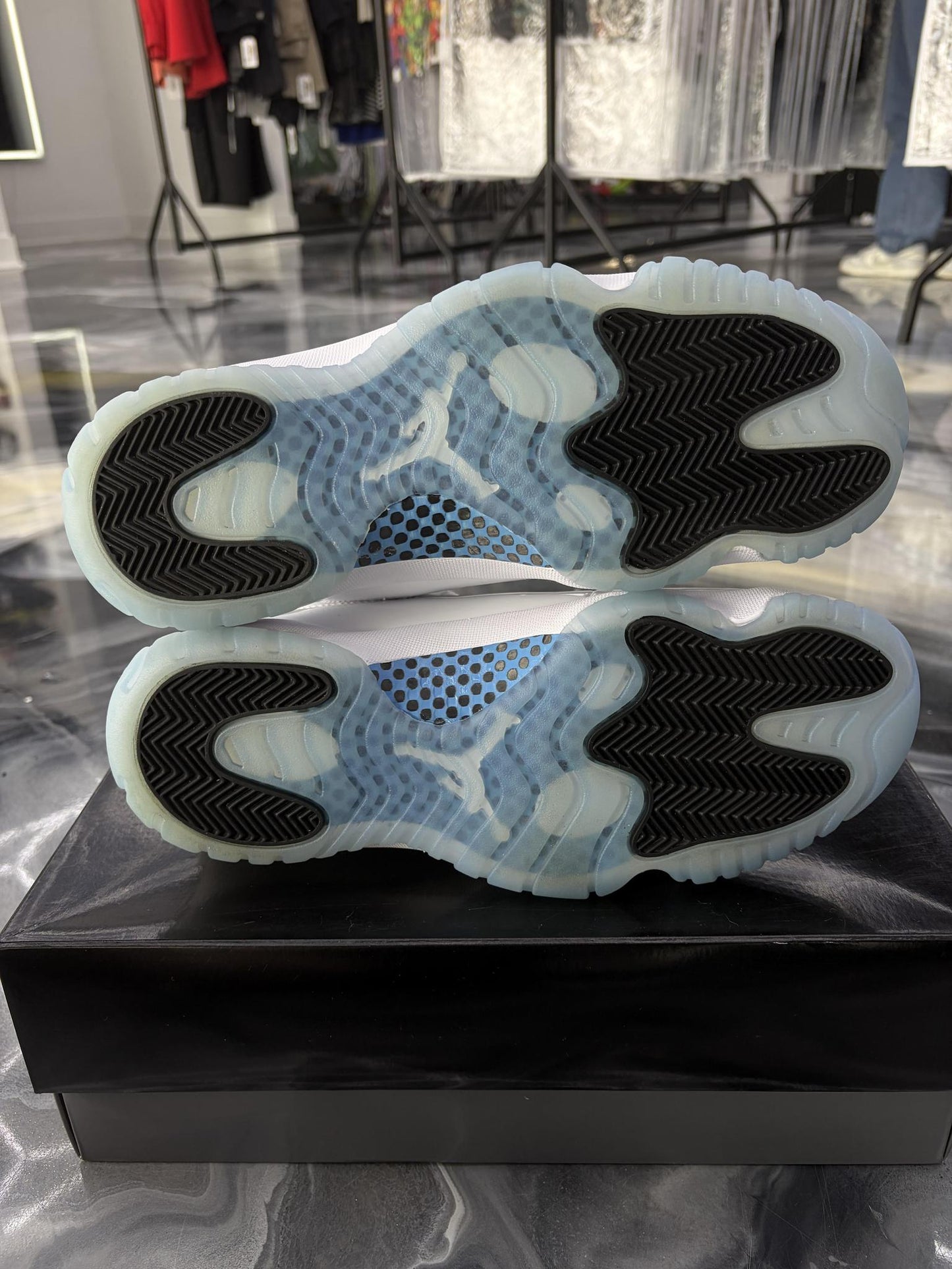 Jordan 11 "Legend Blue" Used Size 10.5