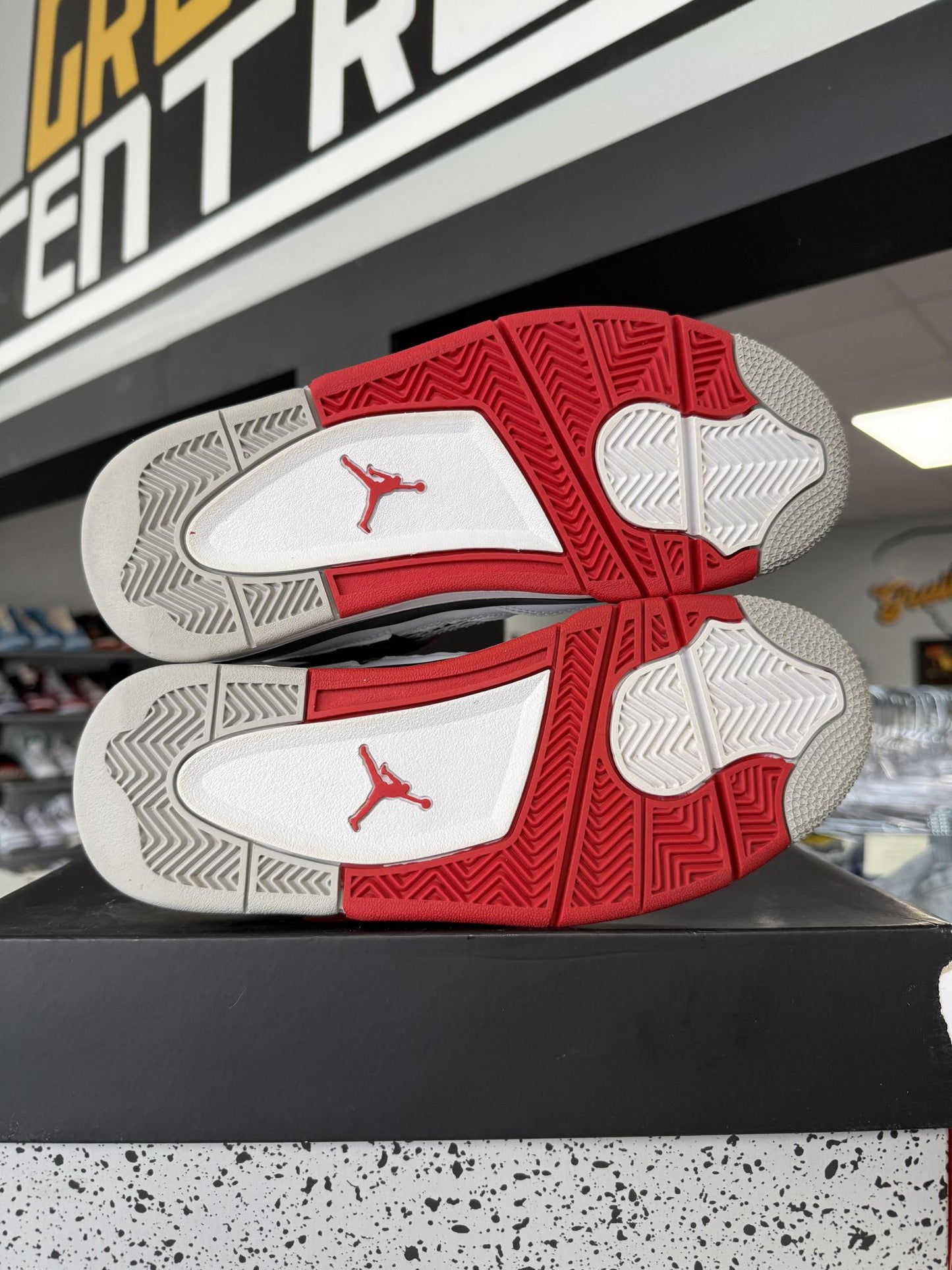 Jordan 4 Fire Red Used Size 6Y/7.5W