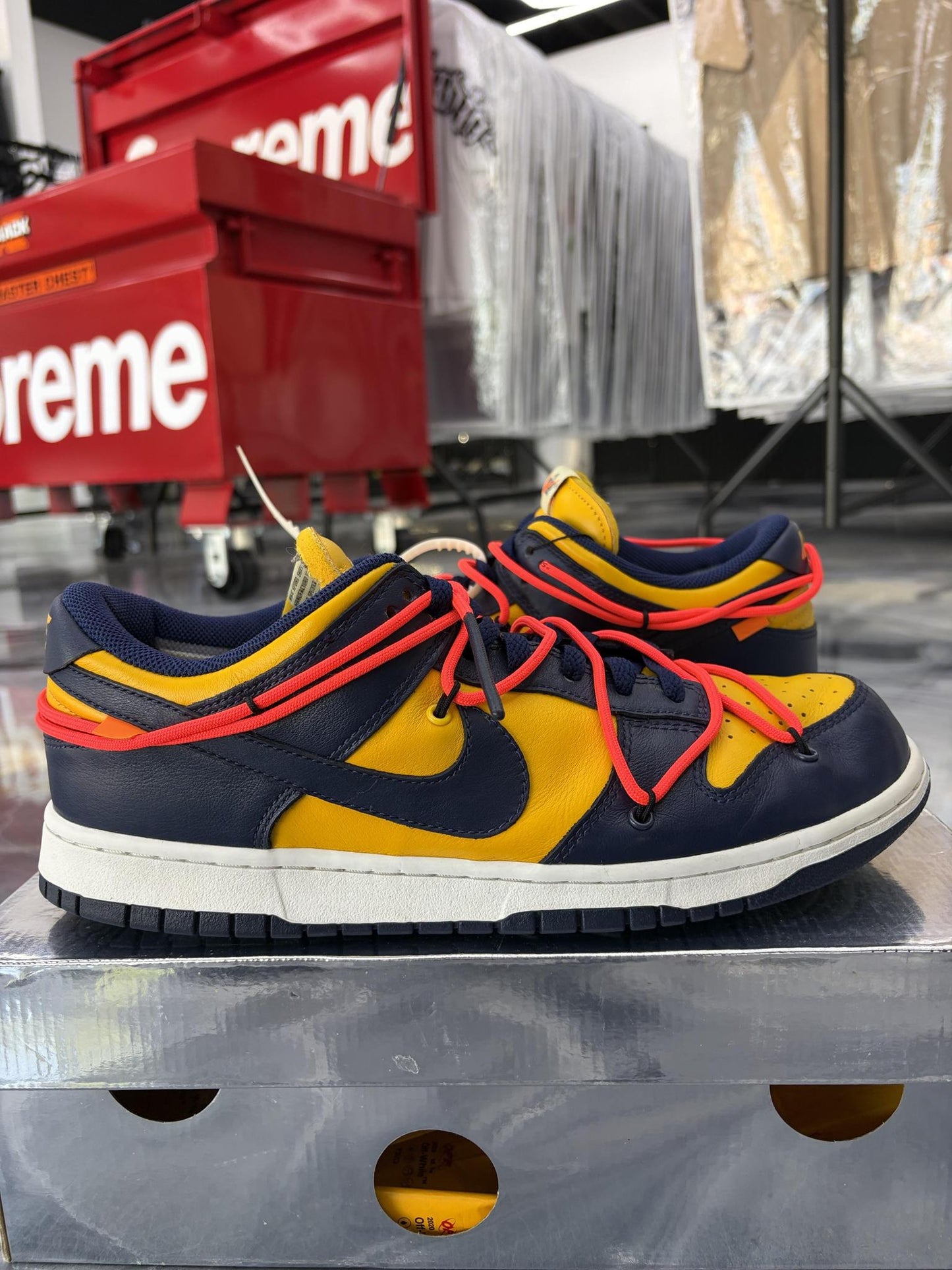 Nike Dunk Low Off White "University Gold" Used Size 11