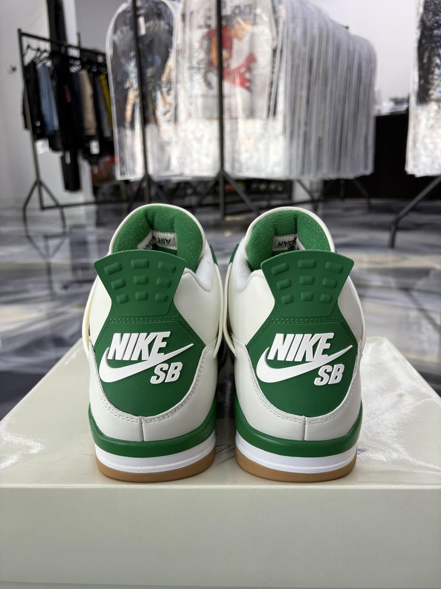 Jordan 4 SB "Pine Green" Used Size 13
