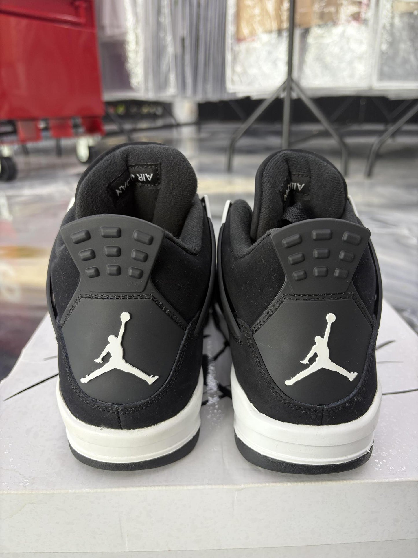 Jordan 4 "White Thunder" Used Size 6.5Y/8W
