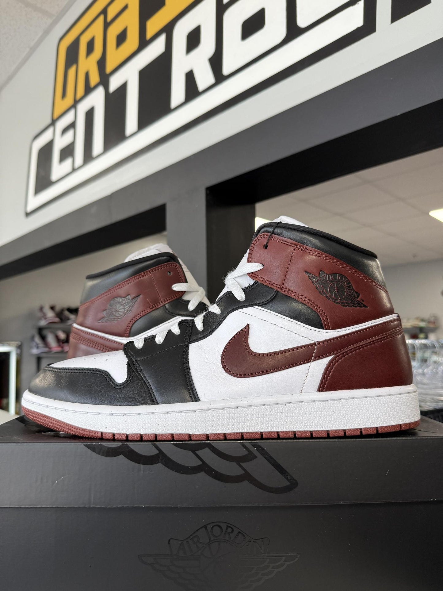 Jordan 1 Mid "Dark Pony" Used Size 13