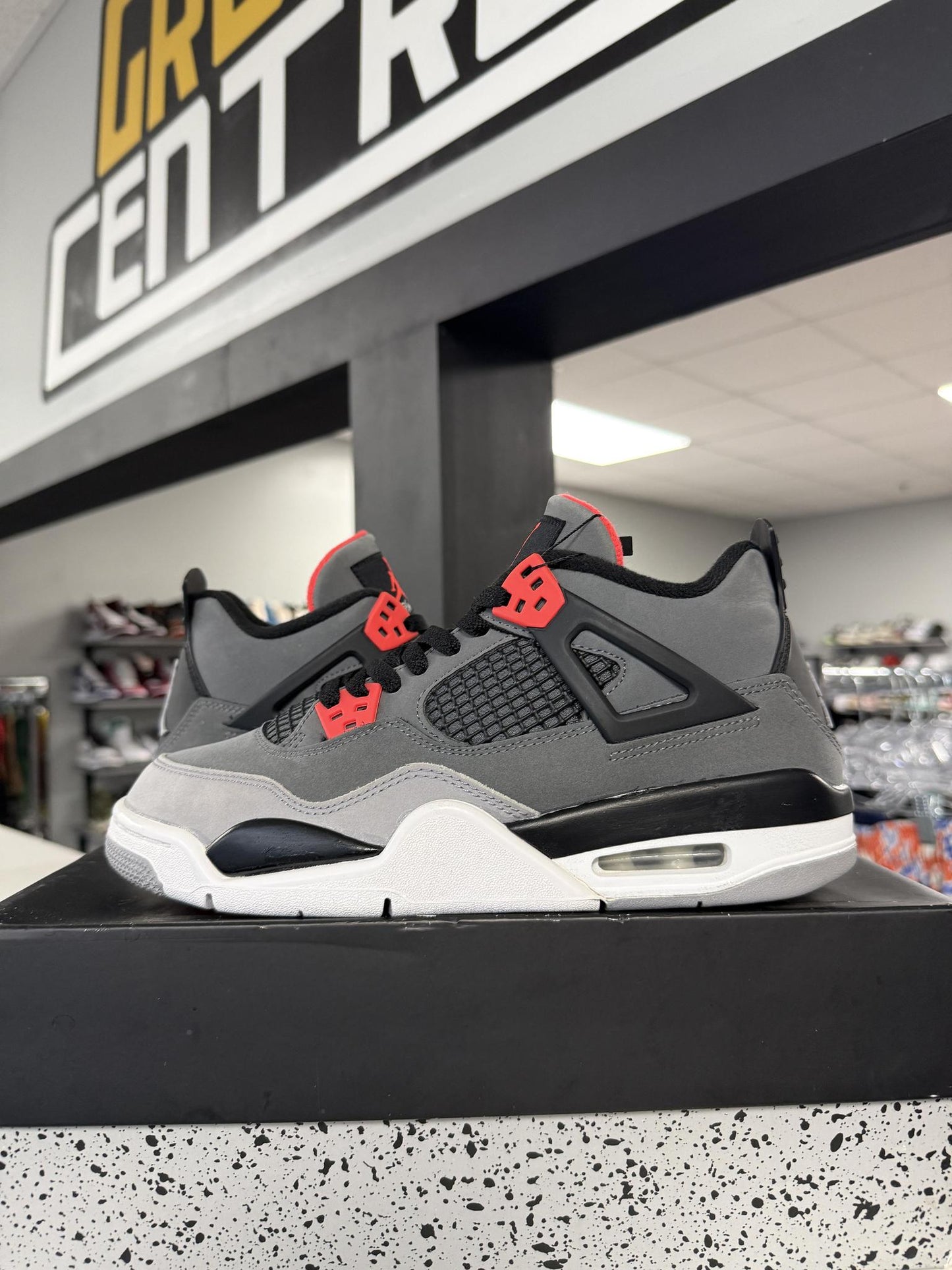 Jordan 4 "Infrared" Used Size 7Y/8.5W