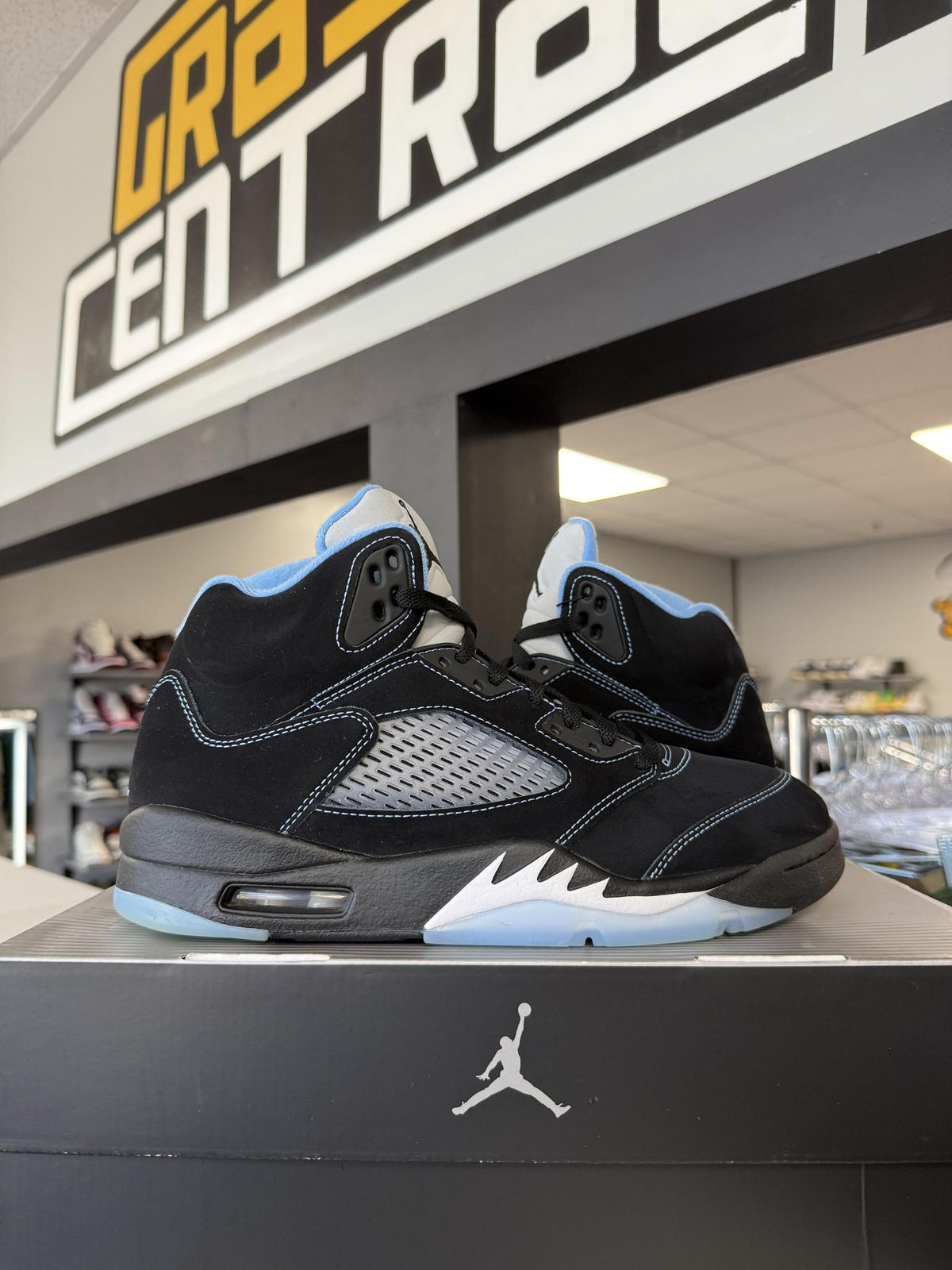 Jordan 5 "University Blue" Used Size 9.5