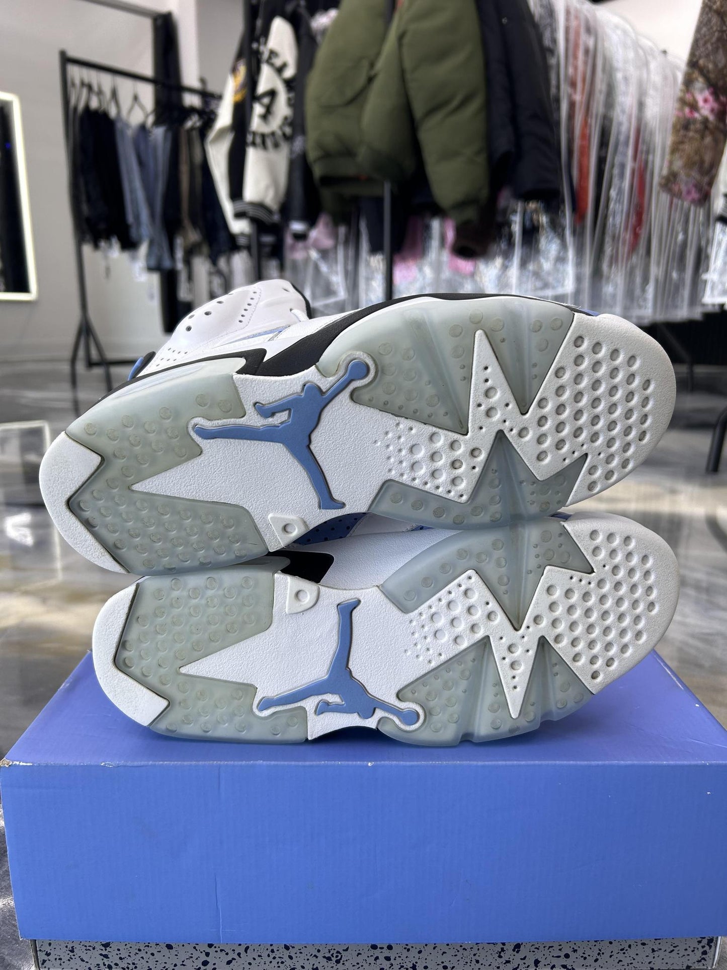 Jordan 6 "UNC" Used Size 9
