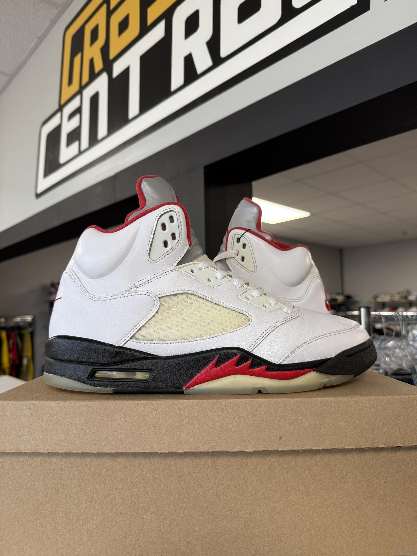 Jordan 5 "Fire Red (2020)" Used Size 12