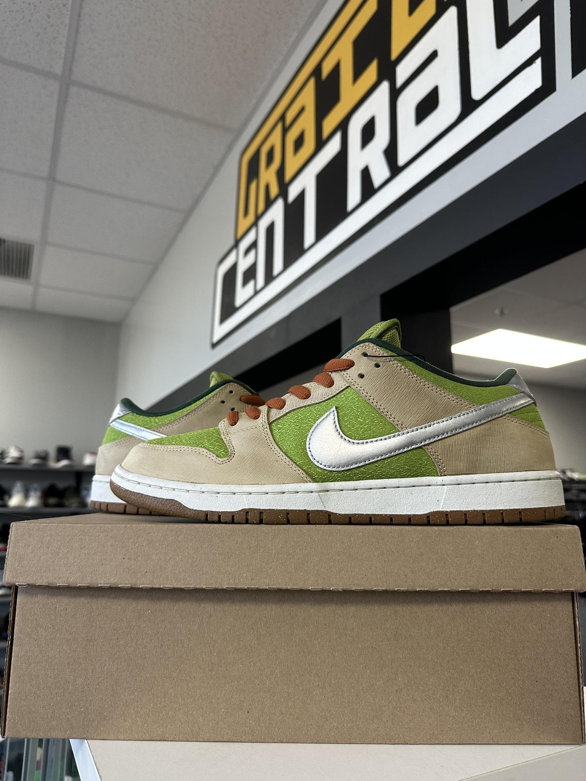 Nike SB Dunk Low "Escargot" Size 13 Used
