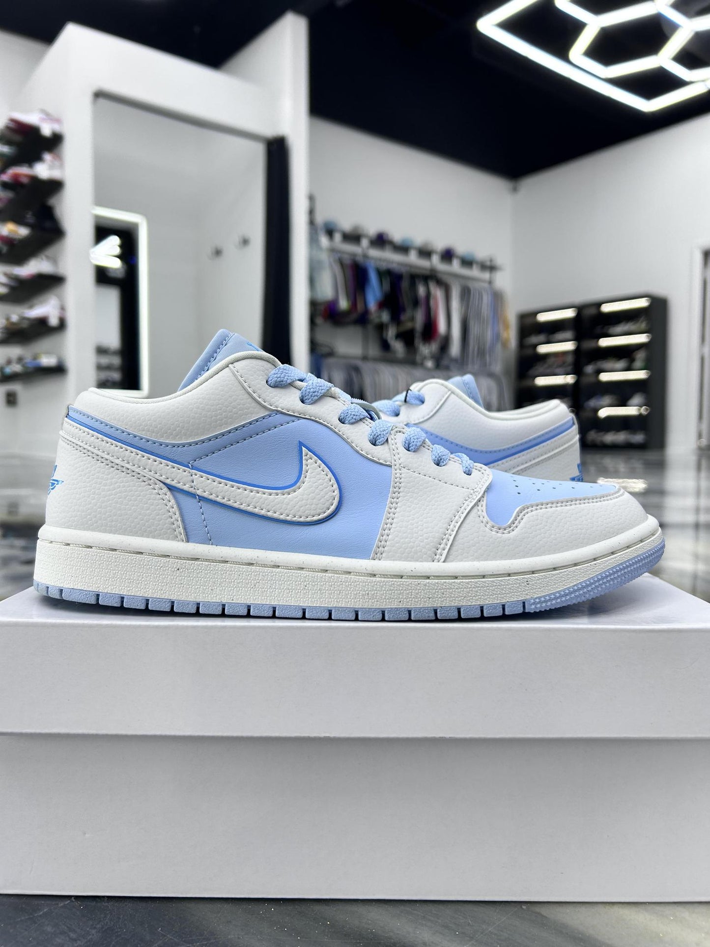 Jordan 1 Low "Reverse Ice Blue" Used Size 8.5