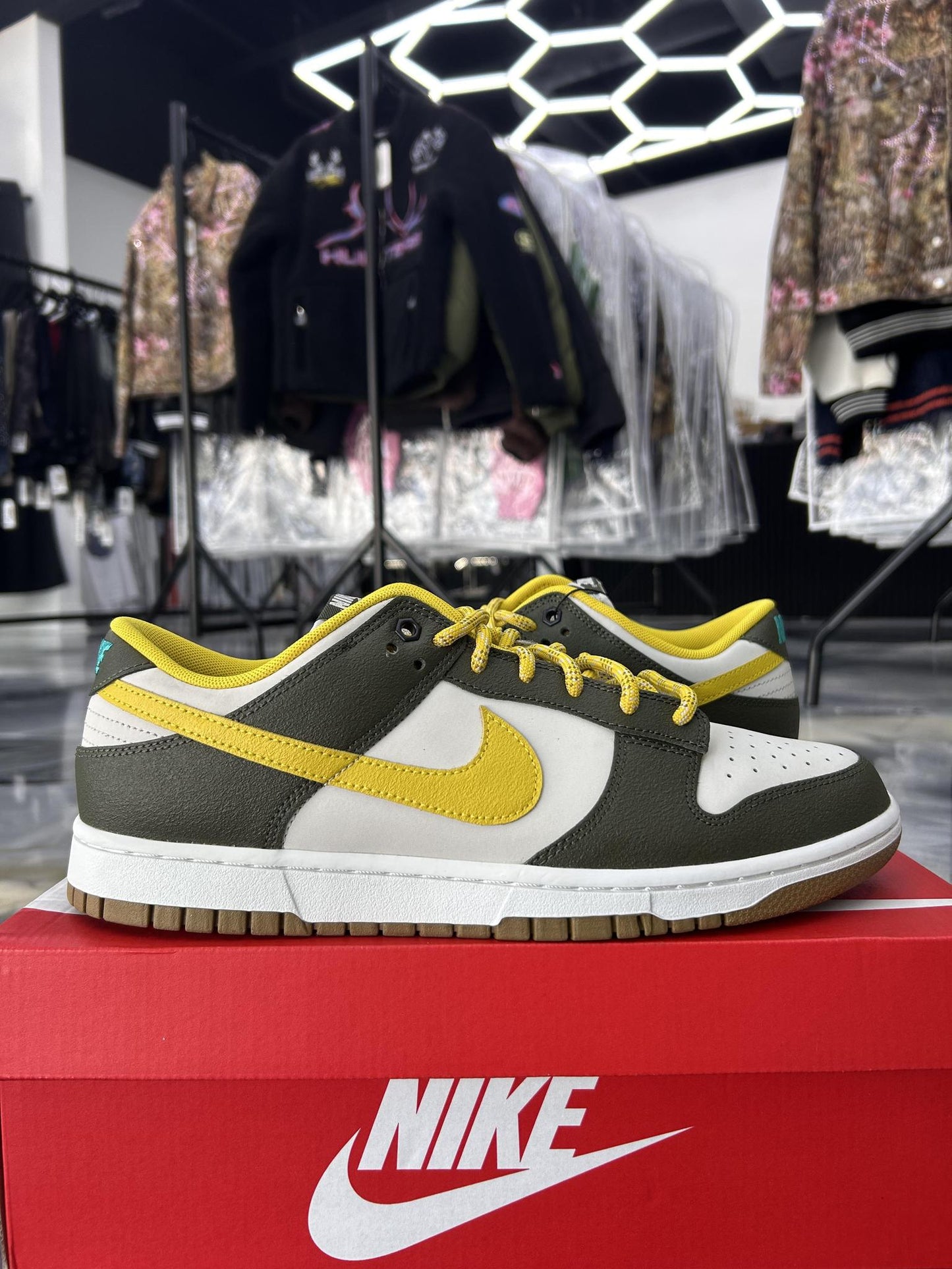 Nike Dunk Low "Cargo Khaki" Used Size 11.5
