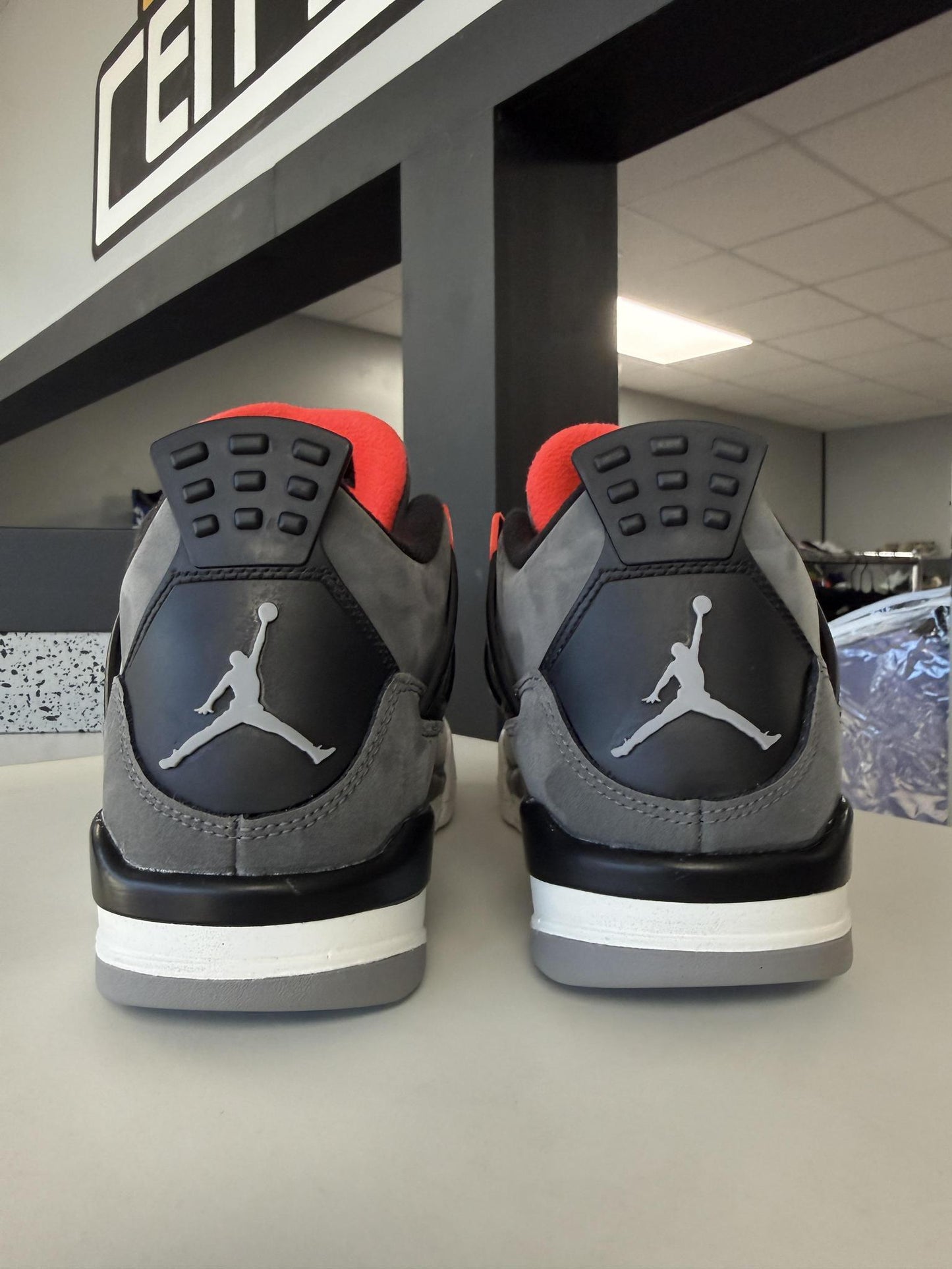 Jordan 4 "Infrared" Used Size 7Y/8.5W