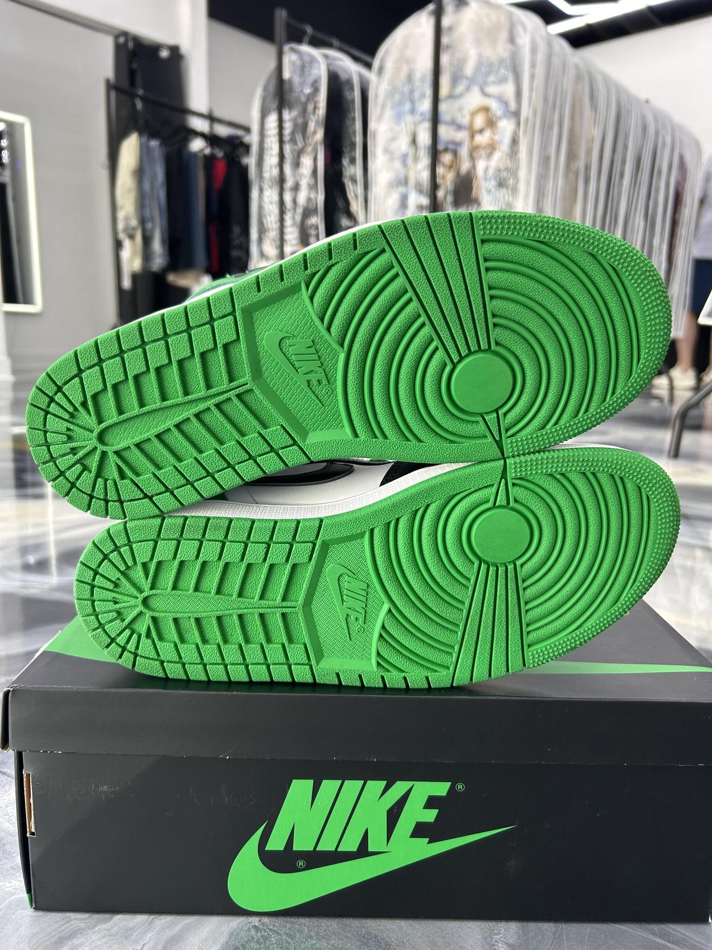 Jordan 1 "Lucky Green" Used Size 9