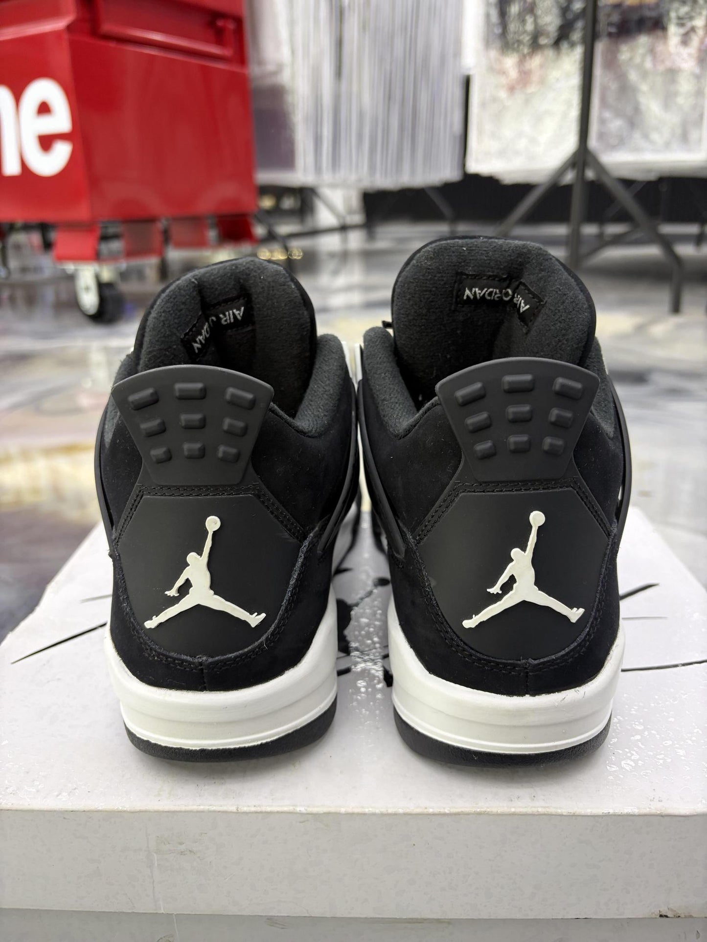 Jordan 4 "White Thunder" Used Size 6.5Y/8W