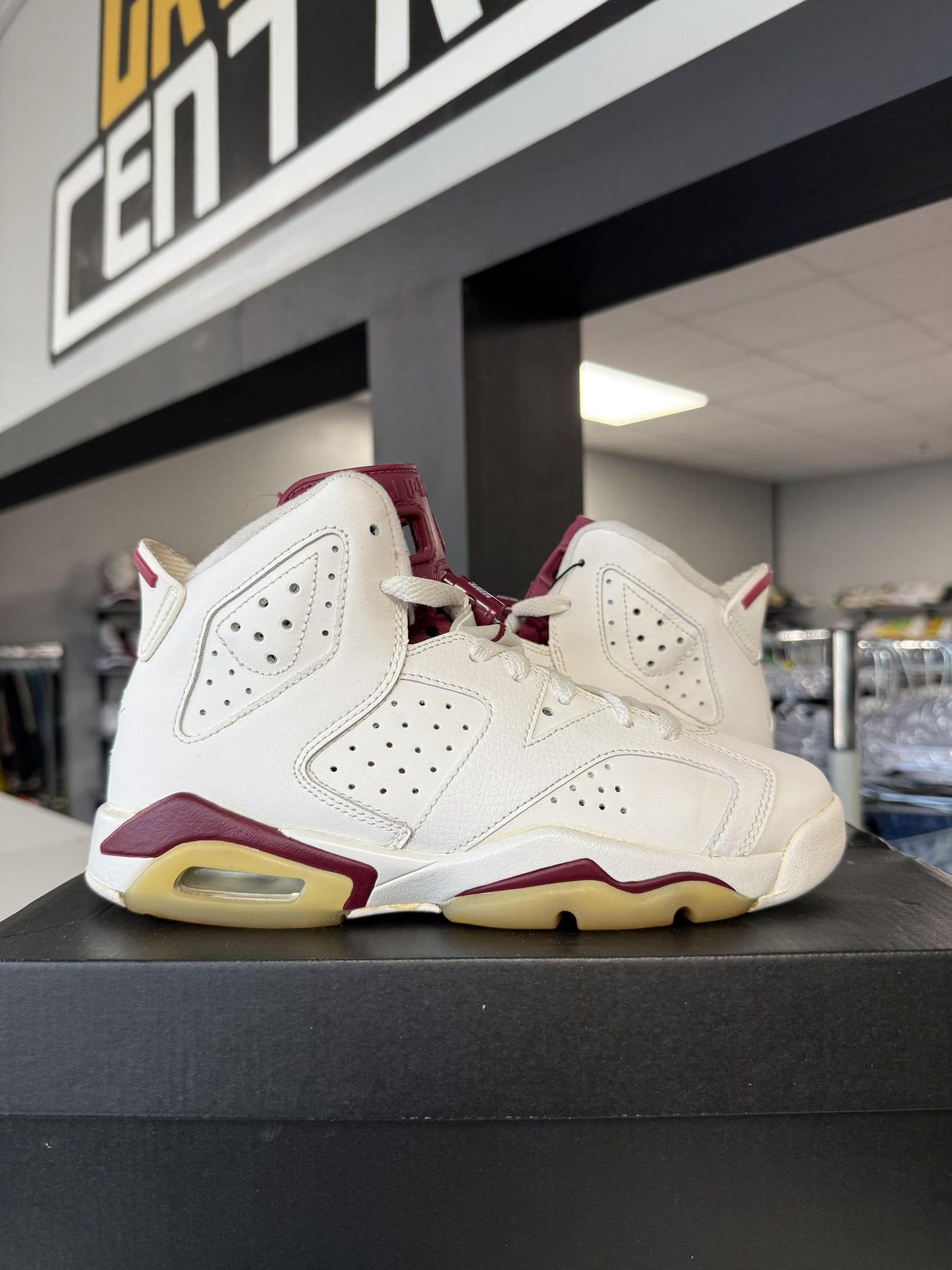 Jordan 6 "Maroon" Used Size 5Y/6.5W