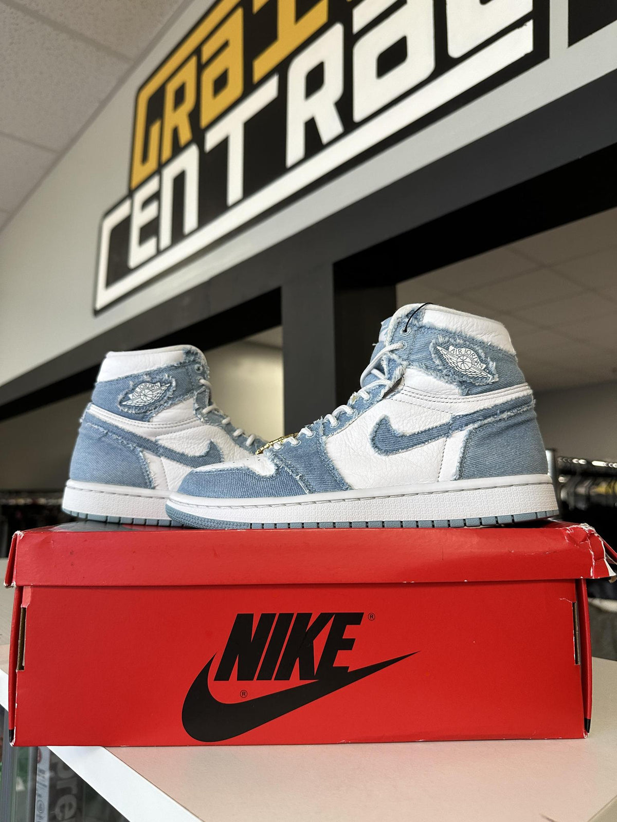 Jordan 1 "Denim" Size 6Y/7.5W Used