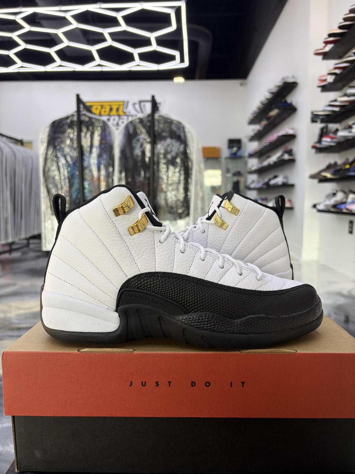 Jordan 12 "Taxi" Used Size 7Y/8.5W
