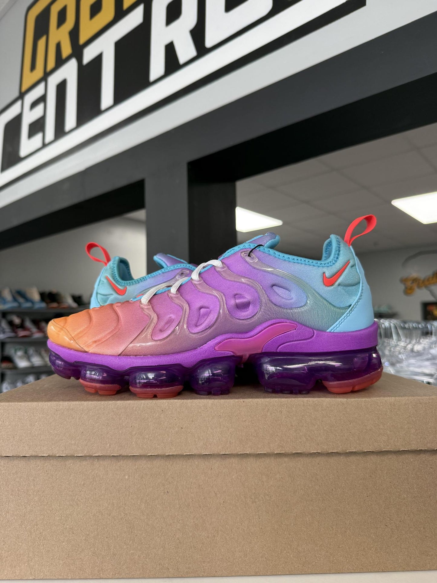 Nike Air VaporMax Plus "Fuchsia" Used Size 7.5