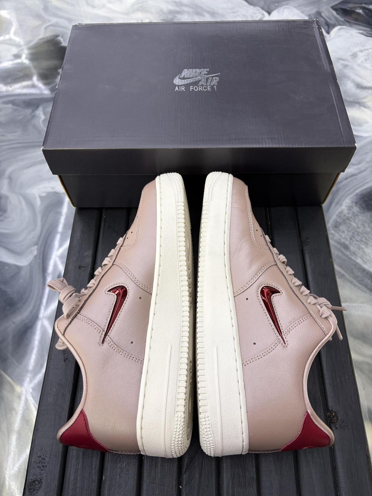 Nike Air Force 1 Low Jewel "Taupe Red Crush" Used Size 9
