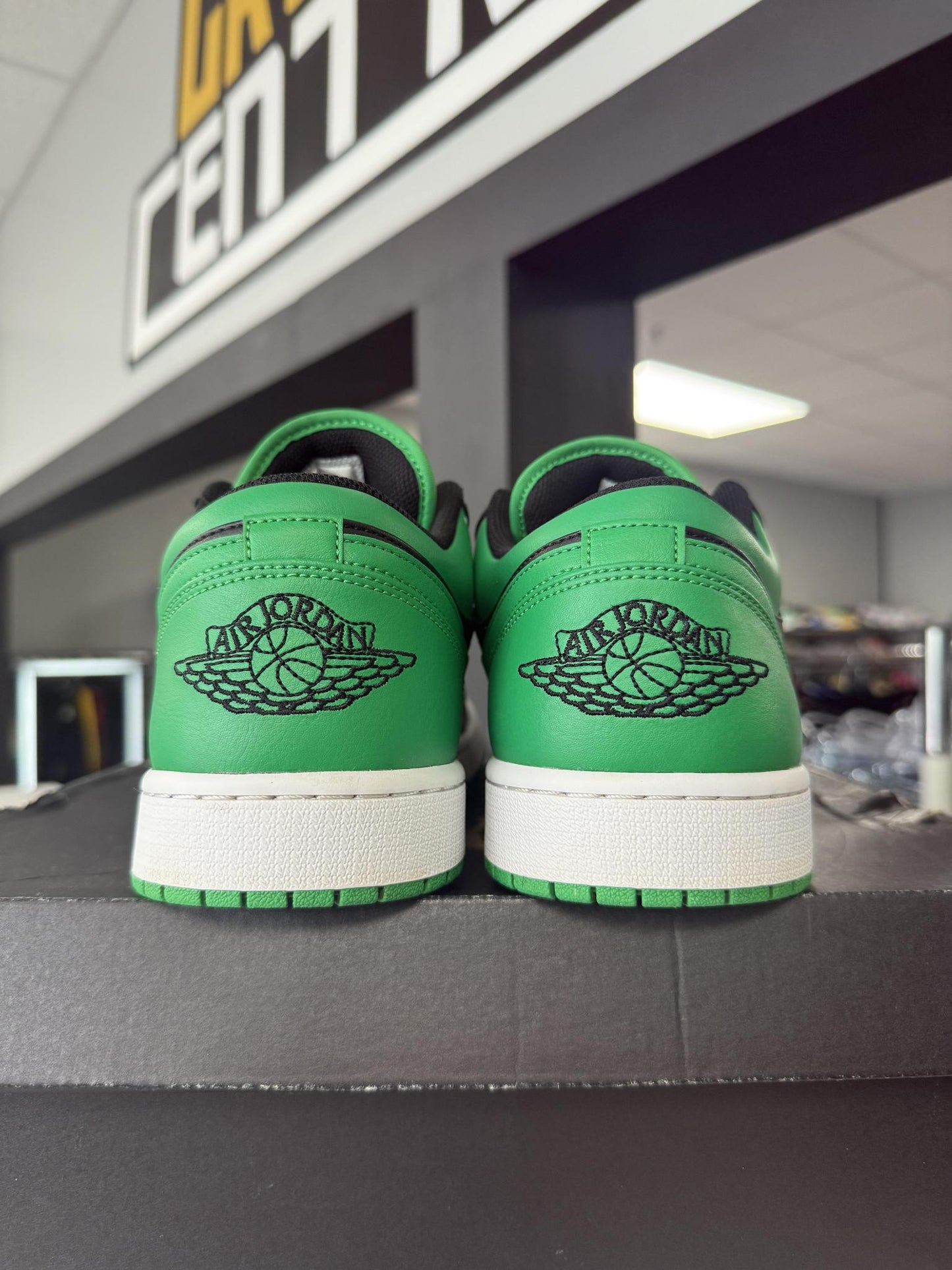Jordan 1 Low "Lucky Green" Used Size 12.5