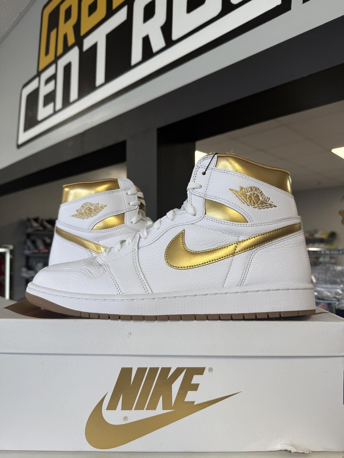 Jordan 1 "Metallic Gold" Used Size 13