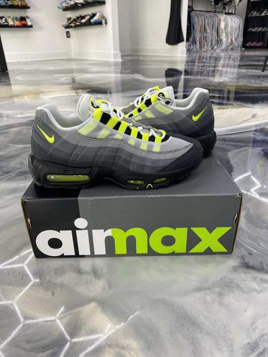 Nike Air Max 95 "OG Neon" Used Size 9.5